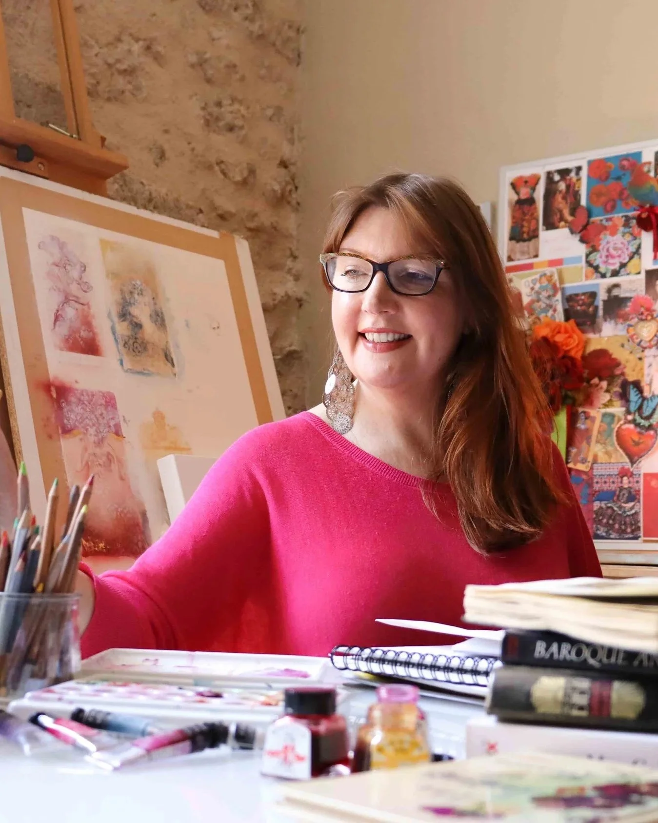 Jacqueline+bonay+decorative+artist+painting+with+watercolours+in+her+studio.jpg