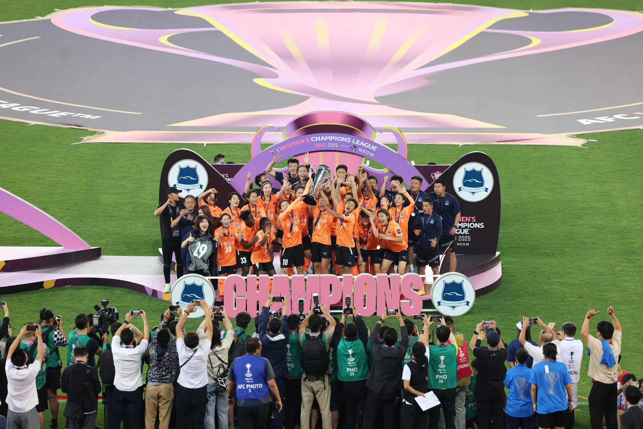 25 - TROPHY LIFT.jpg