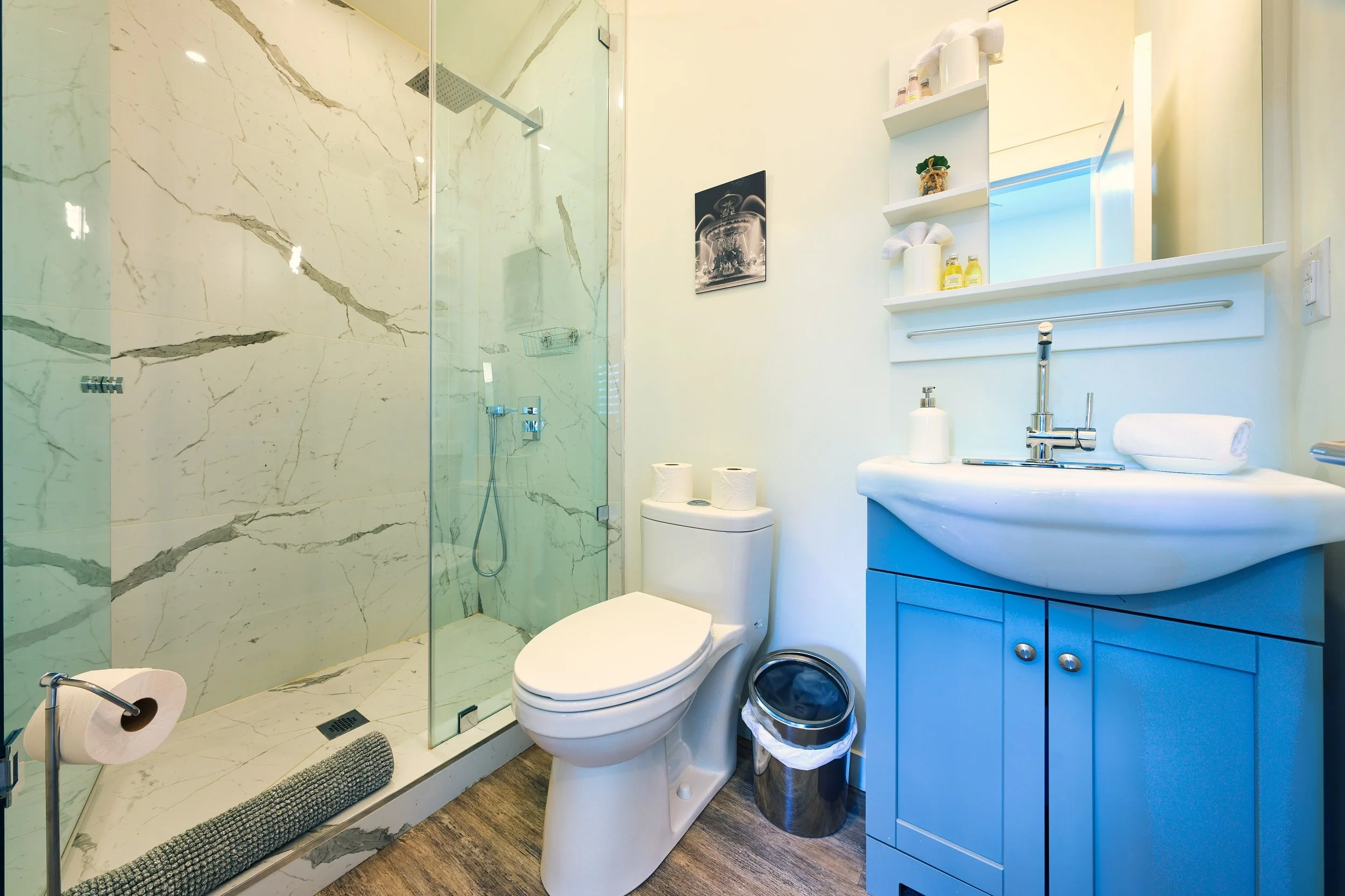 Cottage 21 Washroom.jpeg