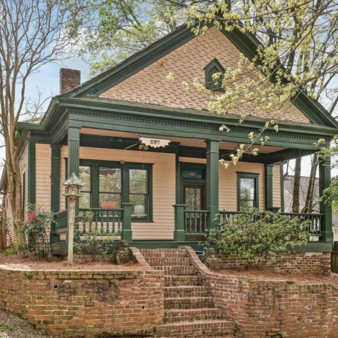 There&rsquo;s just something that pulls on my heart strings about historic homes. Especially 1920&rsquo;s Old Victorian and Craftsman Bungalows. And even MORE so when original molding, light fixtures, fireplaces, hardwoods, stained glass, built-in ca