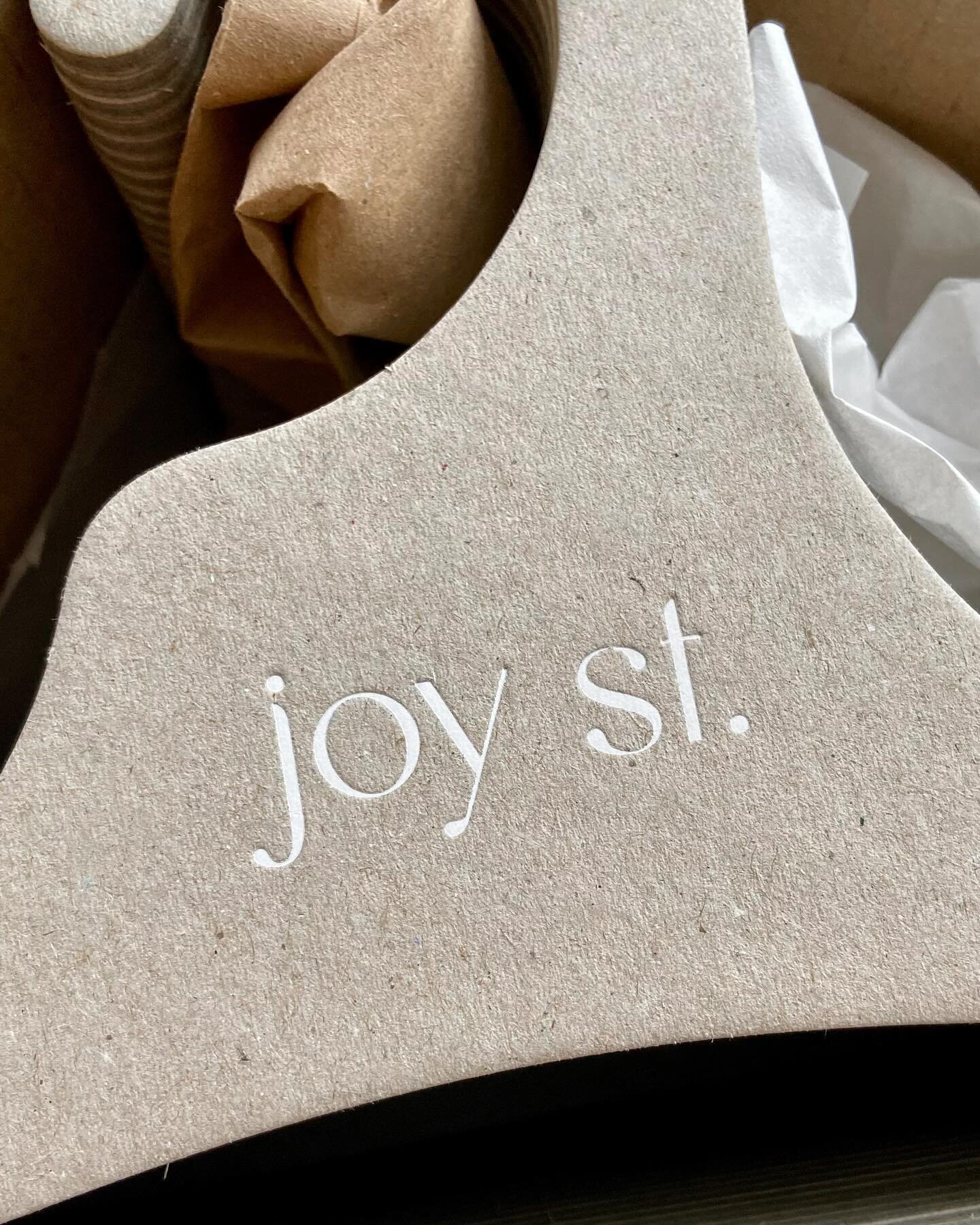 Sustainable solution for your brand - Cardboard and Wooden hangers with your logo design 🌱💚

* 100% circular
* High-quality
* Functional
* Space-saving
* Lightweight
* Durable
* Personalisable
* 100% feel good

Thank you @joystreetkids 💚

#hangers