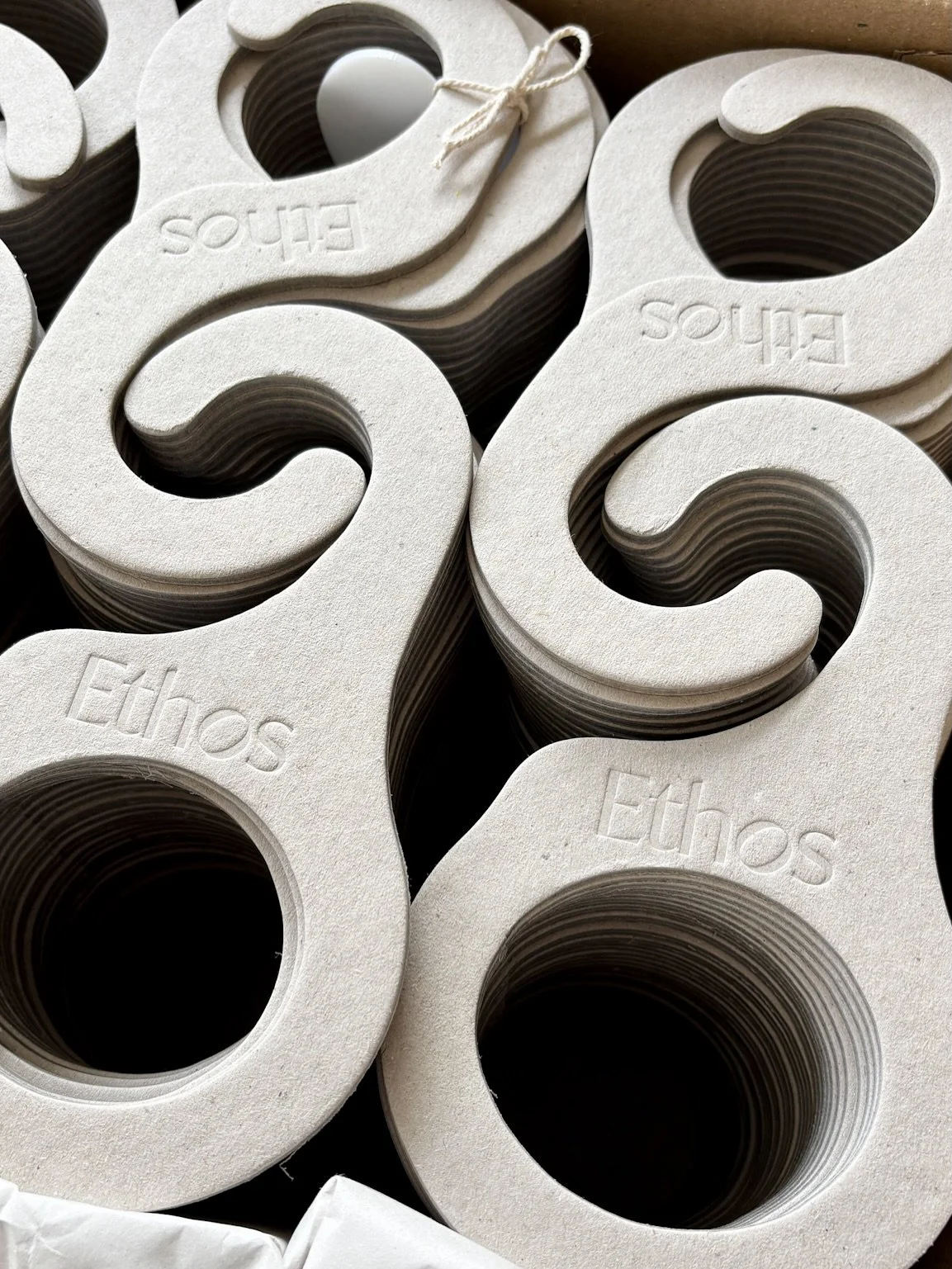 All our hangers are thin, strong, and won’t break easily. Perfect for a sustainable lifestyle ♻️
Thank you @the.ethosstudio 💚
#sustainableboutique #sustainablehangers #ecofriendlyproducts #cardboardhangers