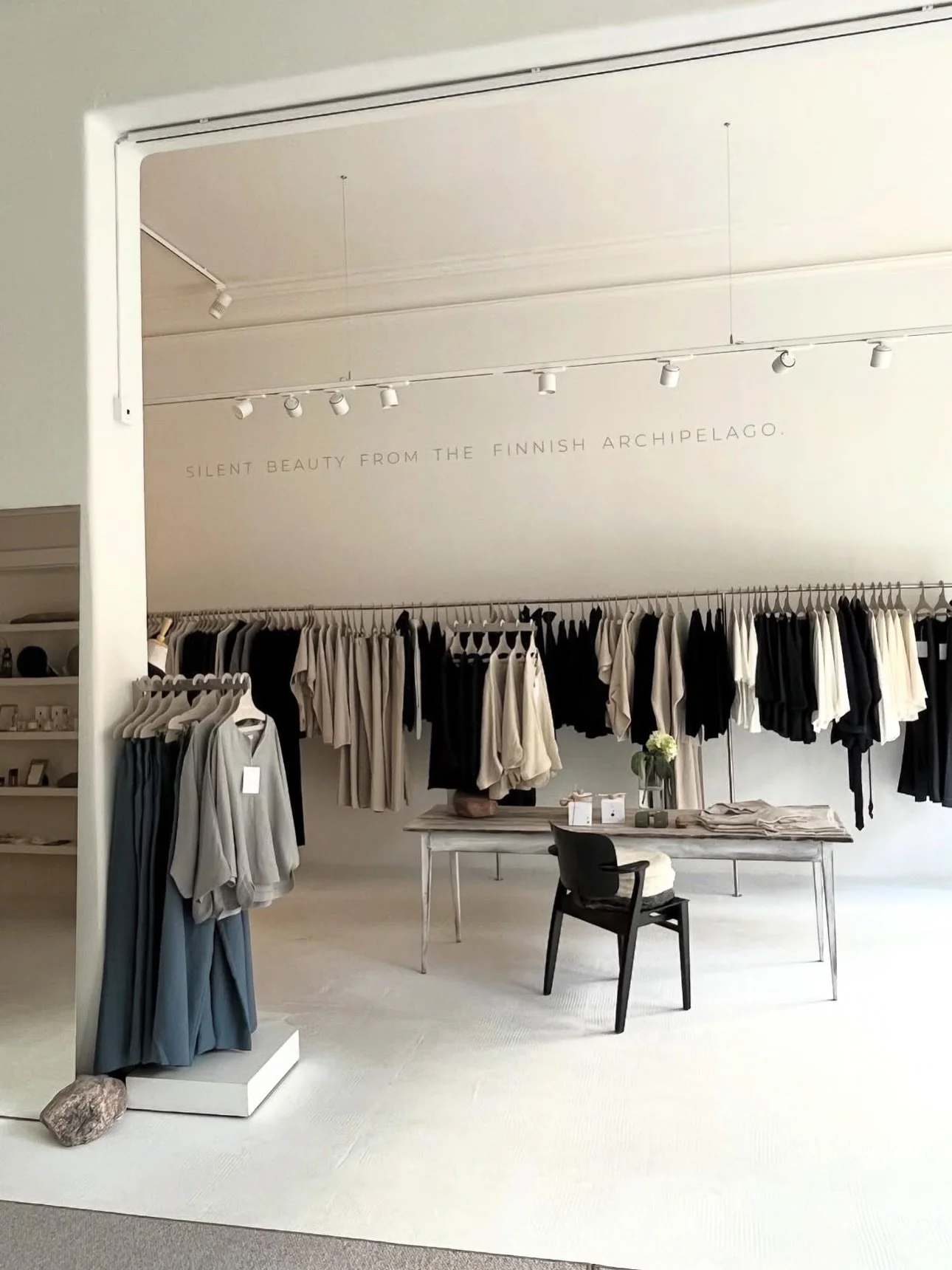 Each hanger design is specifically crafted to be lightweight, comfortable, functional, and beautiful. 
The light weight of the product makes them easy to use, reduces shipping costs, and saves space in storage.
Thank you @niinmundesign 💚
#circula