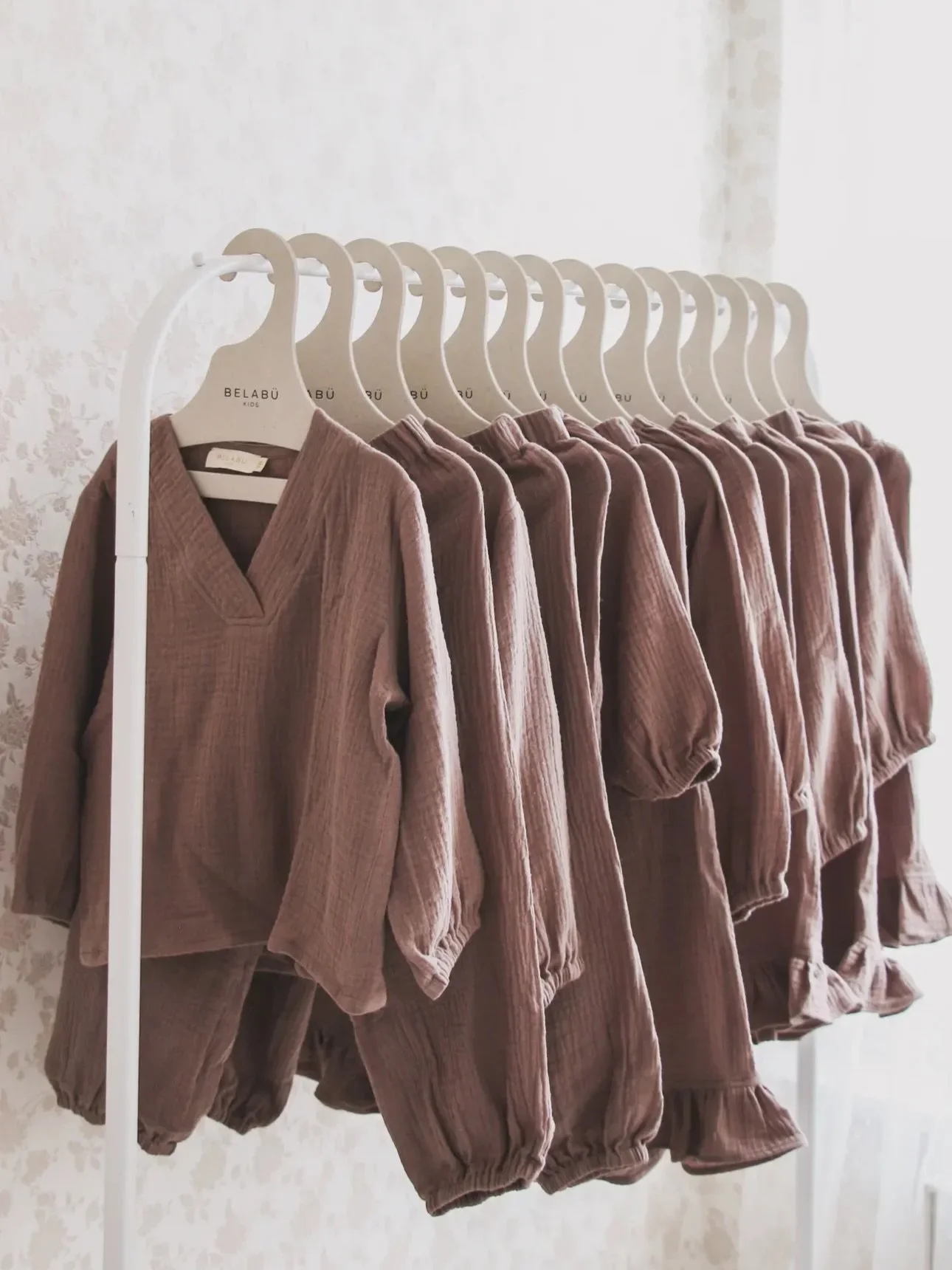 Trempel Grey cardboard hangers with black logo design for beautiful @belabukids 💚

Eco-friendly and recyclable hangers ♻️

#hangers #merchdesign #merchendise #merchstore #storedesign #hangers #designhangers