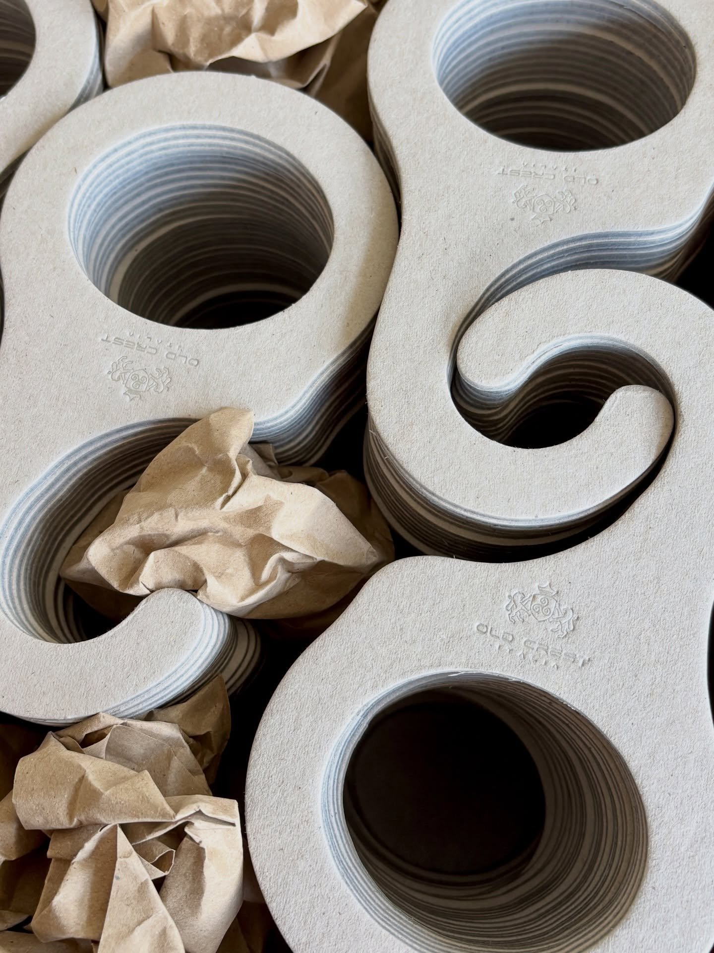 Our O-shaped hangers with holes are designed to keep your wardrobe perfectly organized ✨

Slide in scarves, belts, ties, or even small accessories. Everything stays in place and easy to find.

Thank you @oldcrest_italia 💚

#hangerswithhook #hookhang