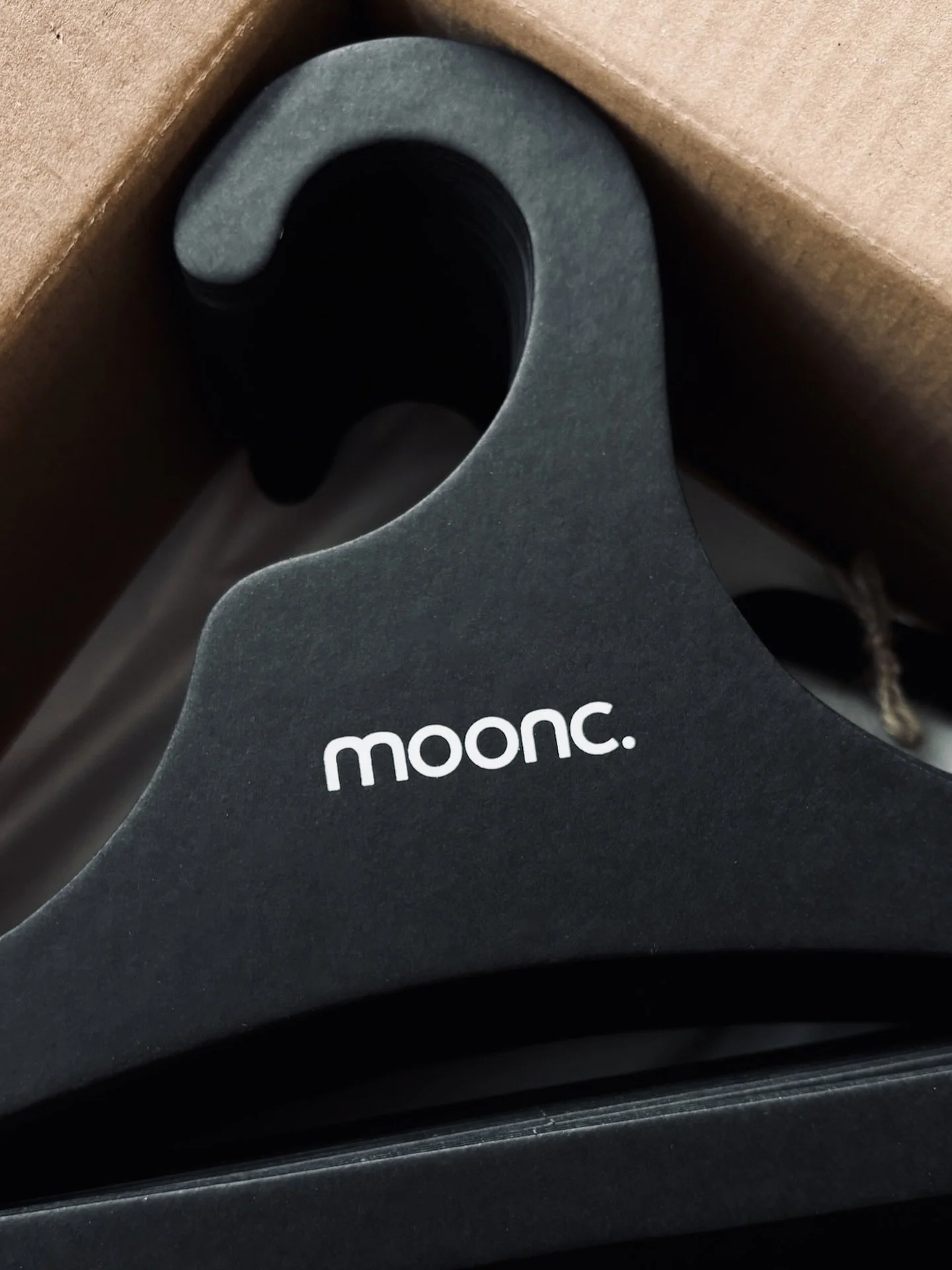 Our premium-quality black hangers are designed to add a touch of sophistication to any retail space 🖤

Perfect for boutiques and high-end stores, these 100% eco-friendly hangers support your garments with care and offer an elegant base for your bran