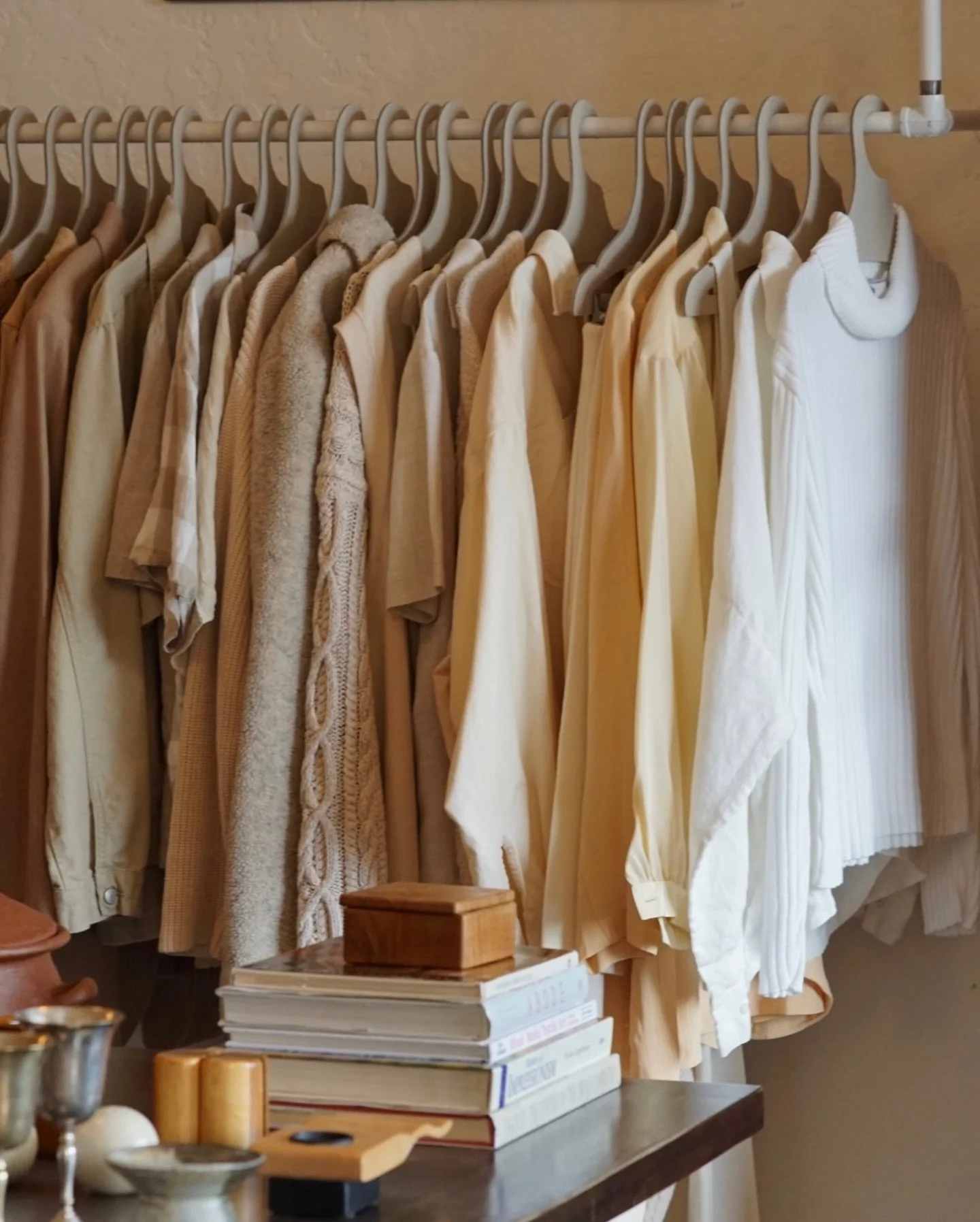 Lightweight, durable, and good for the planet.
Cardboard hangers by Trempel.

Thank you @alma_langley_ 
This is really beautiful 💚

Shop at www.trempel.lv or Etsy shop ✨

#hangers #cardboardhangers #brandhanger #customhangers #customretail