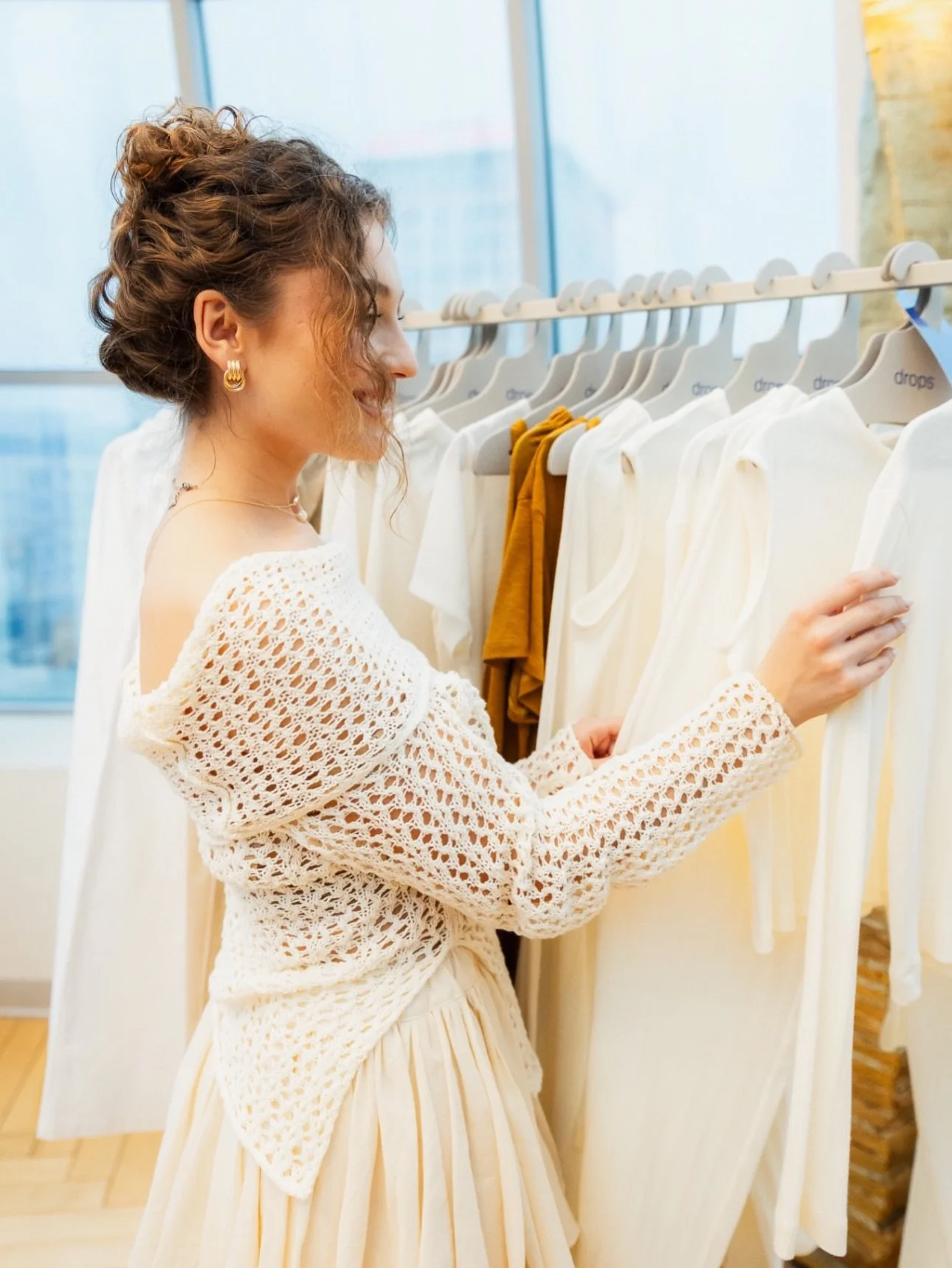 It&rsquo;s always special to see our hangers become part of beautiful brands and spaces ✨ 

Minimal, natural and made to let the clothing speak for itself.
These ec-friendly custom cardboard hangers were created for a soft and elegant collection by D
