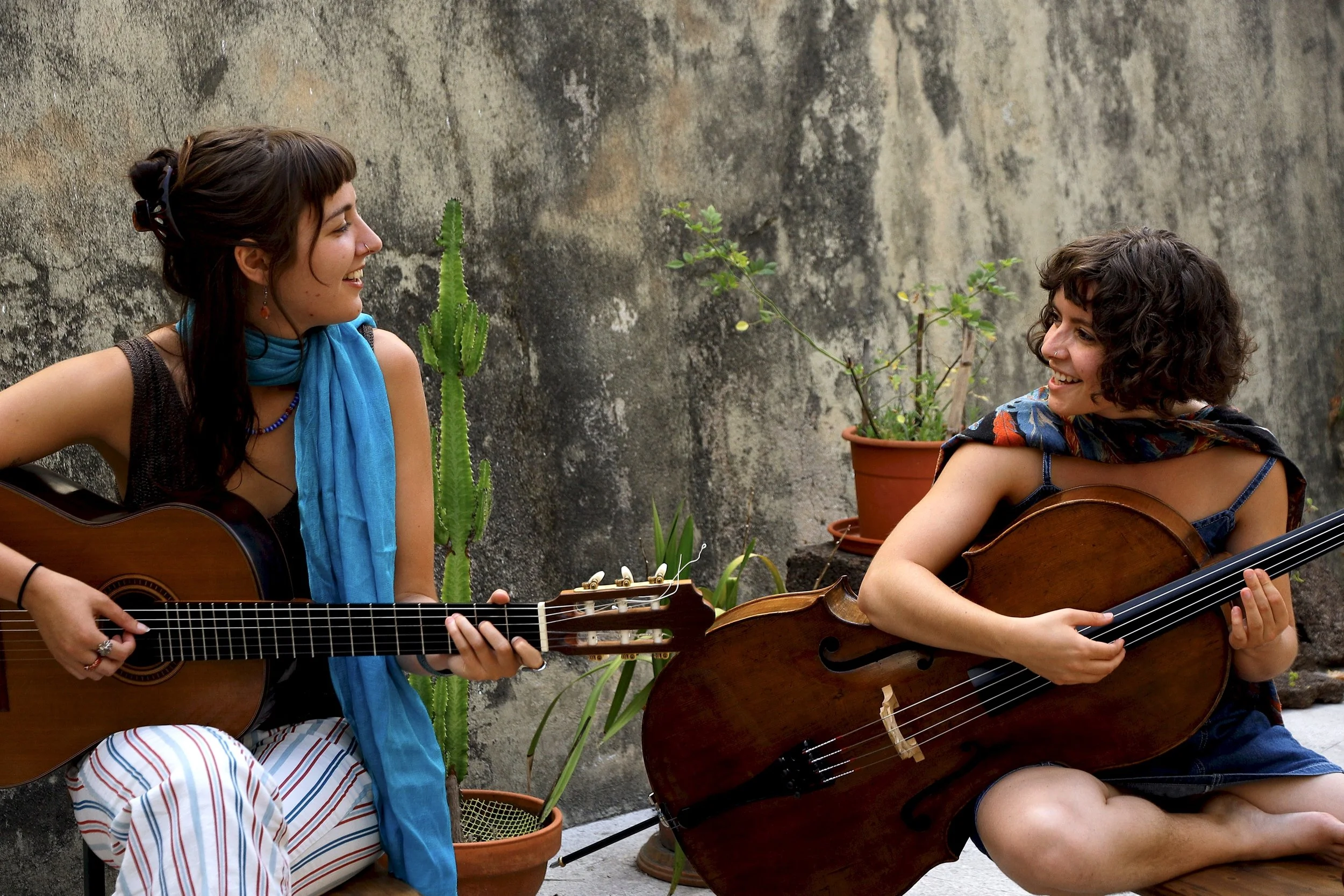 AOS PARES - Violoncelo e Guitarra duo - Música Através do Tempo