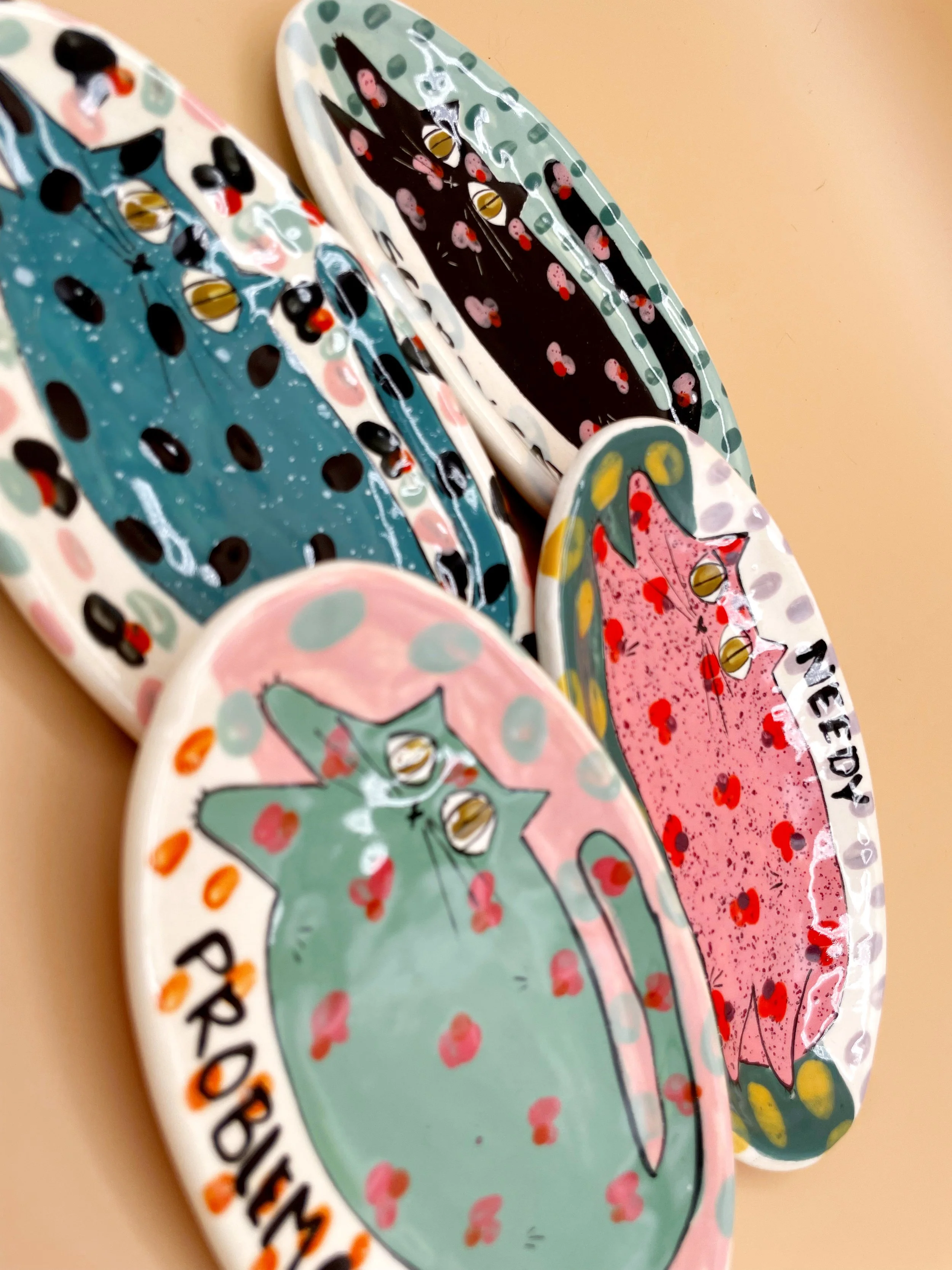 OVAL Maximalist Kitty Plate in 5 Sizes