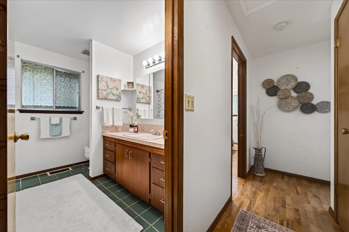 16008 10th Avenue NE Shoreline (24).jpg