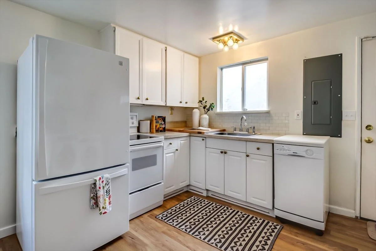 08-14043 Burke Ave N--9.jpg