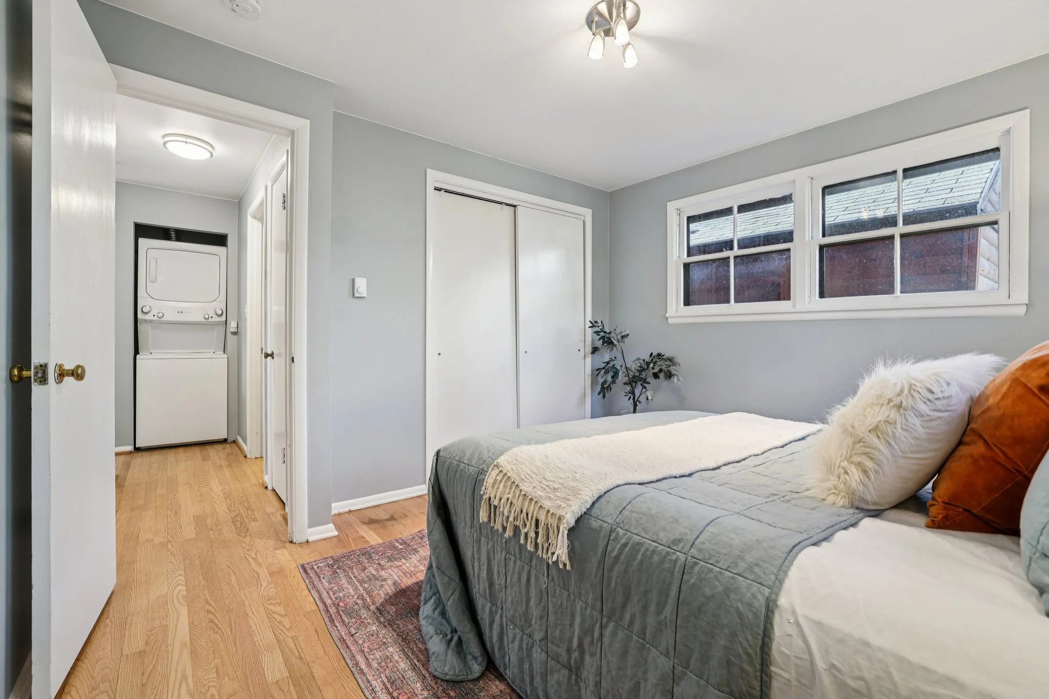 21-web-or-mls-10219 15th Ave-S1401-040.jpg