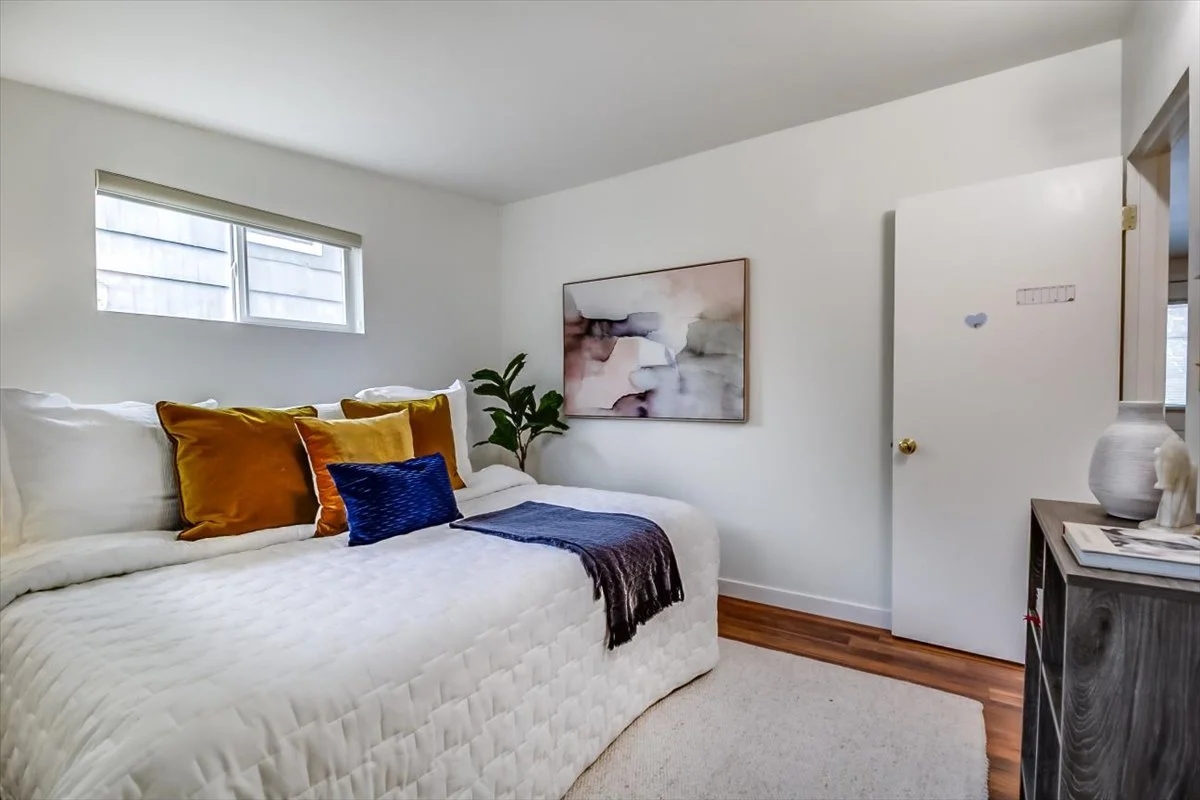 15-14043 Burke Ave N--16.jpg