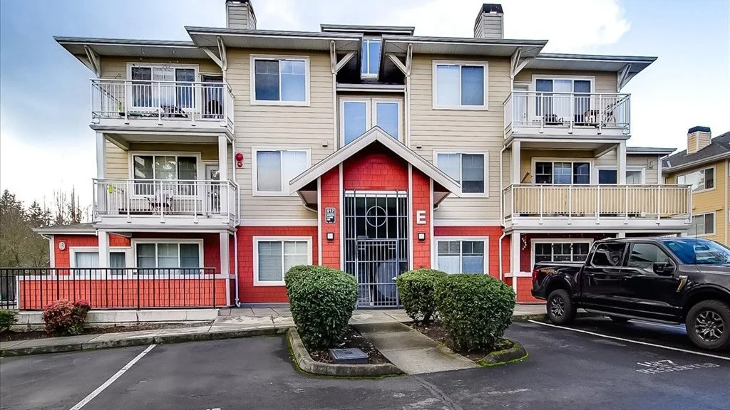 517 225th Lane NE E102 Sammamish (1).jpg