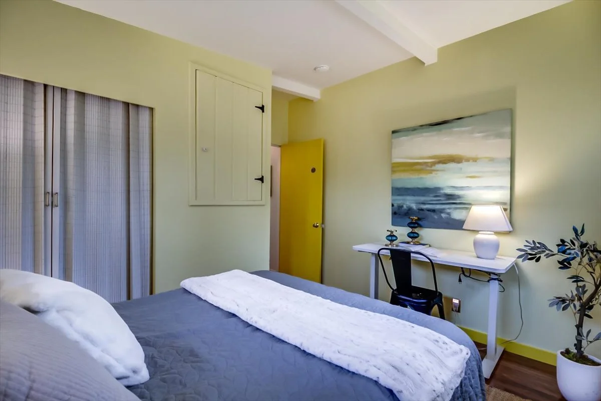 23-14043 Burke Ave N--24.jpg