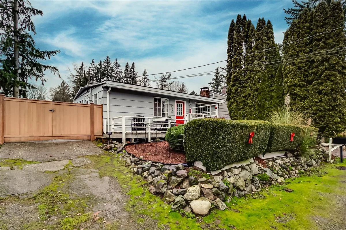 30-14043 Burke Ave N--31.jpg