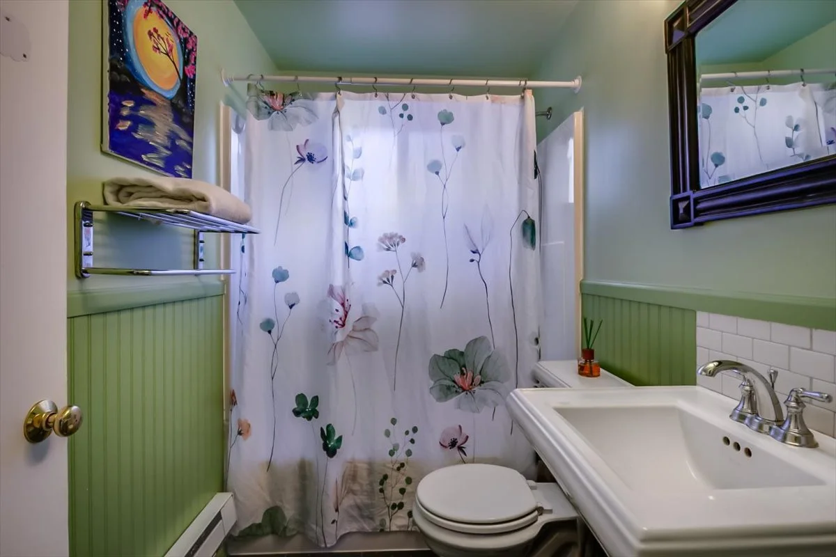 19-14043 Burke Ave N--20.jpg