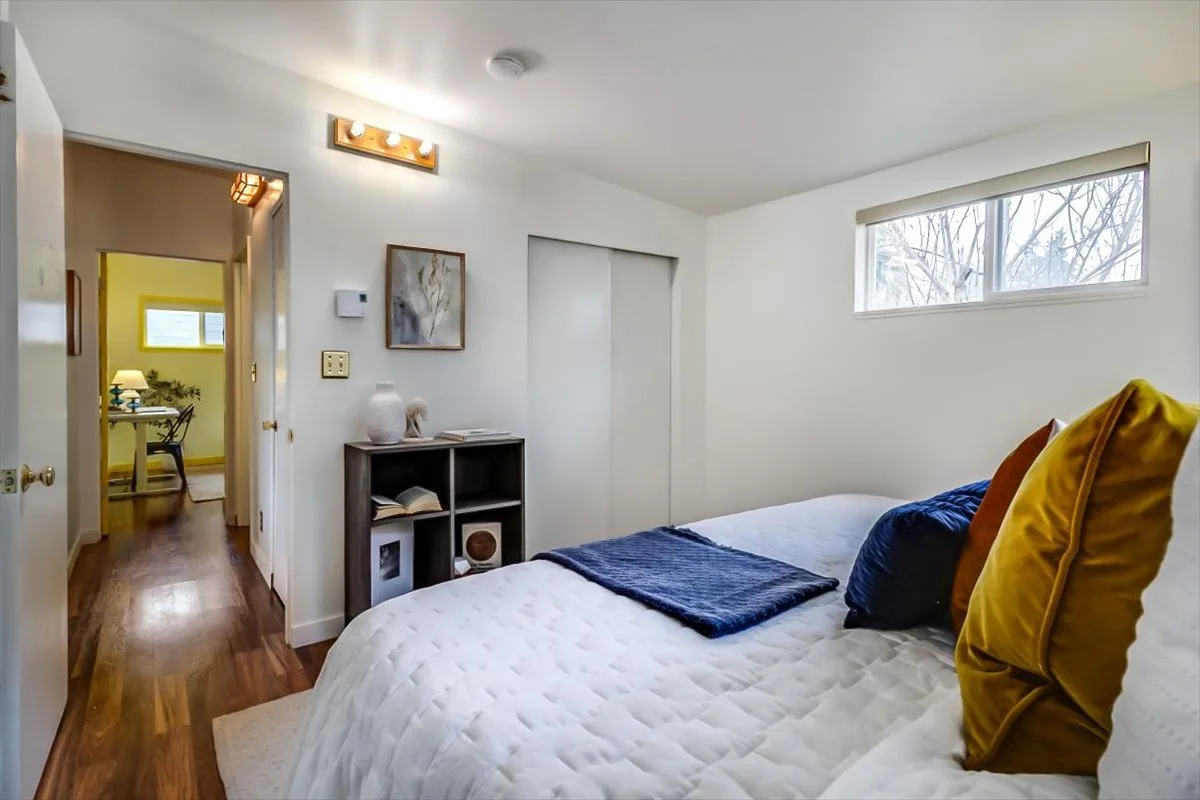 17-14043 Burke Ave N--18.jpg