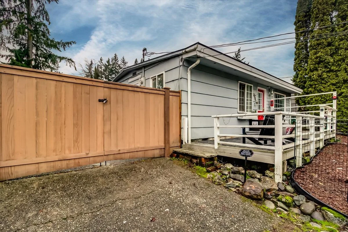 29-14043 Burke Ave N--30.jpg