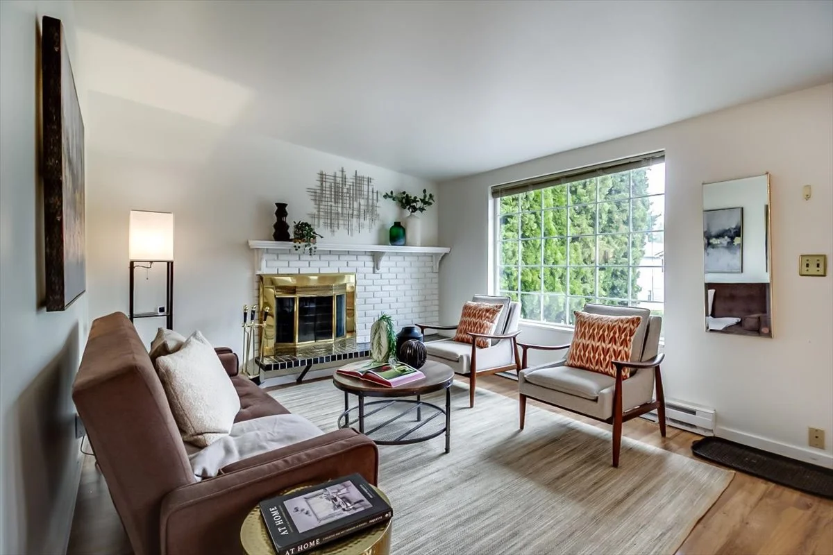 01-14043 Burke Ave N--2.jpg