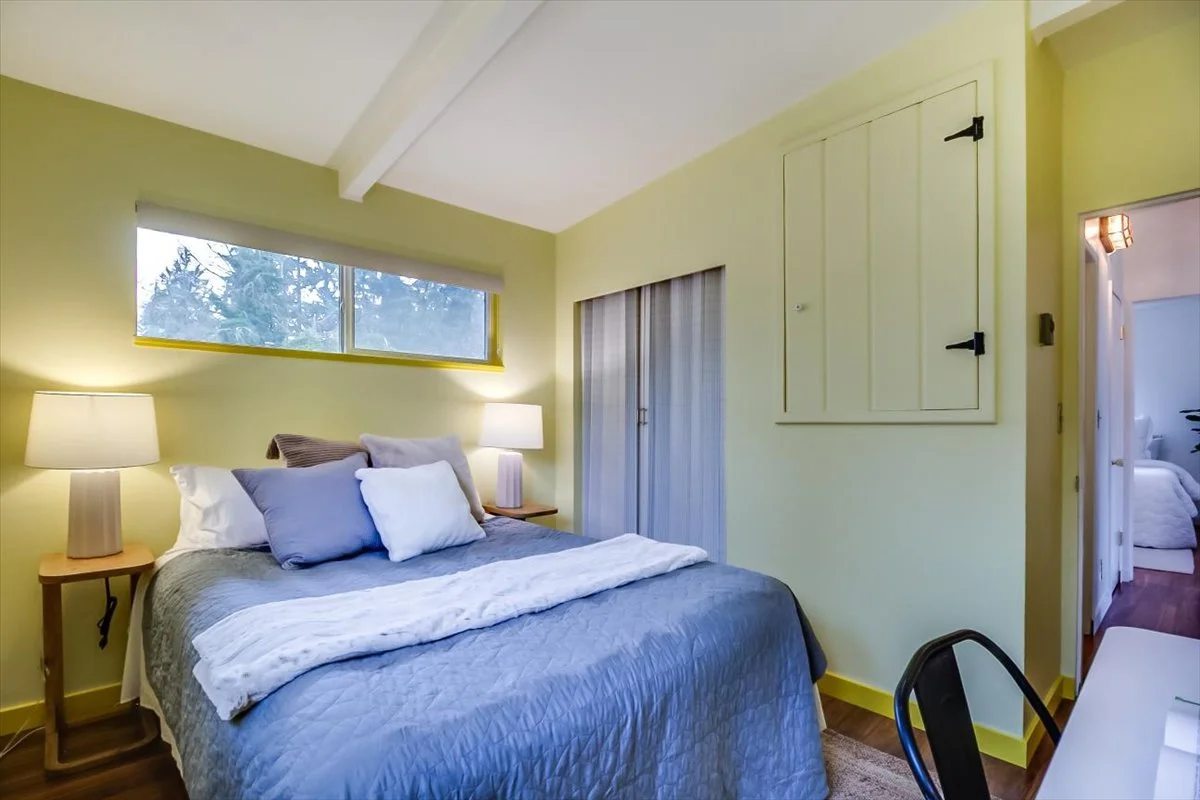 22-14043 Burke Ave N--23.jpg