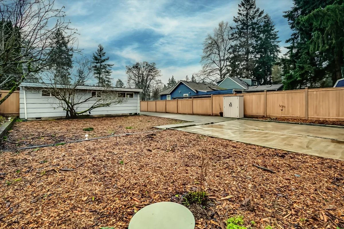 26-14043 Burke Ave N--27.jpg