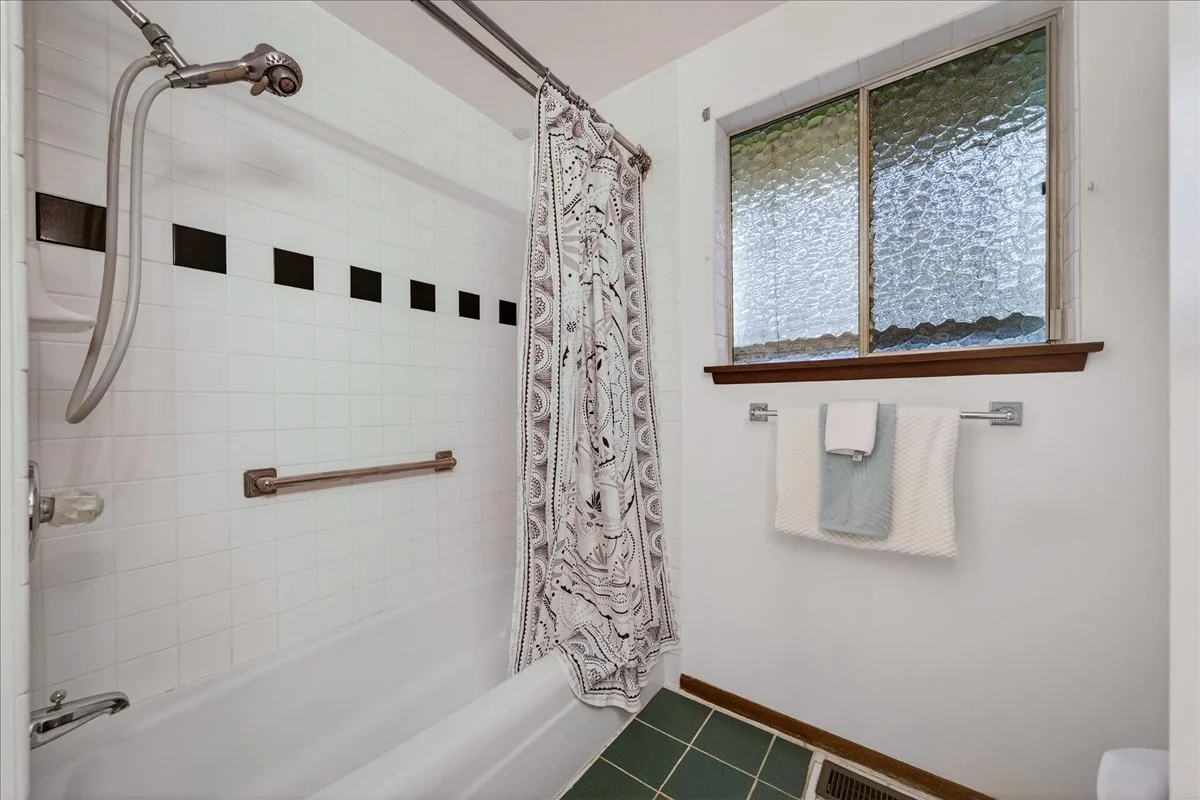 16008 10th Avenue NE Shoreline (27).jpg