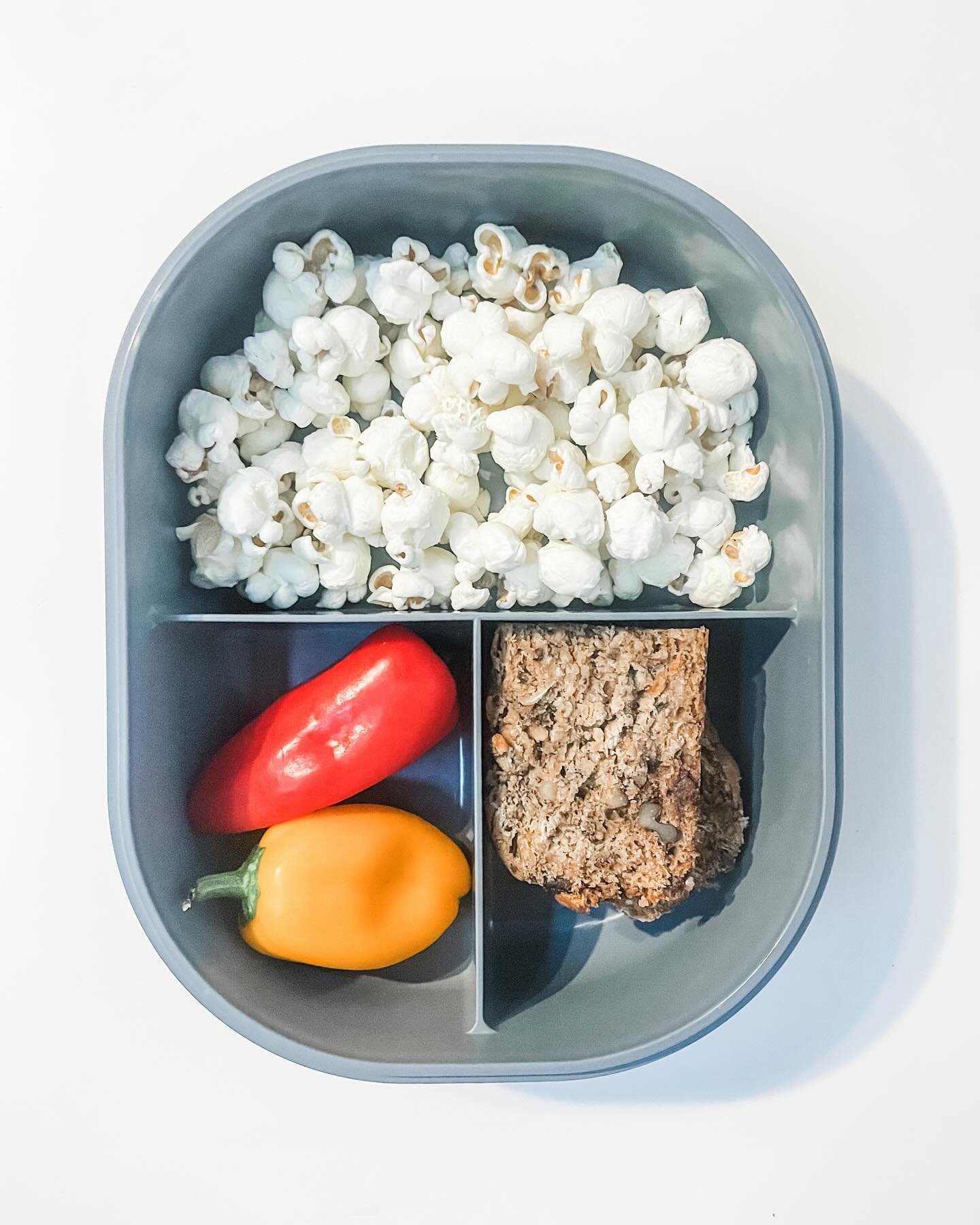 If you feel like your snack rotation has lost its appeal, or when you&rsquo;re at a loss of what to pack, check in for some easy, quick and tooth friendly ideas. #whattopack #howtosnack 

1. Rainbow sweet peppers 
2.  @lesserevilsnacks popcorn 
3. Ho