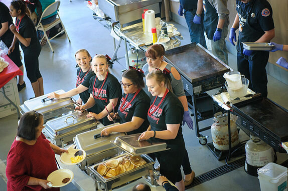 volunteers from Shelton High serve food (Copy) (Copy)