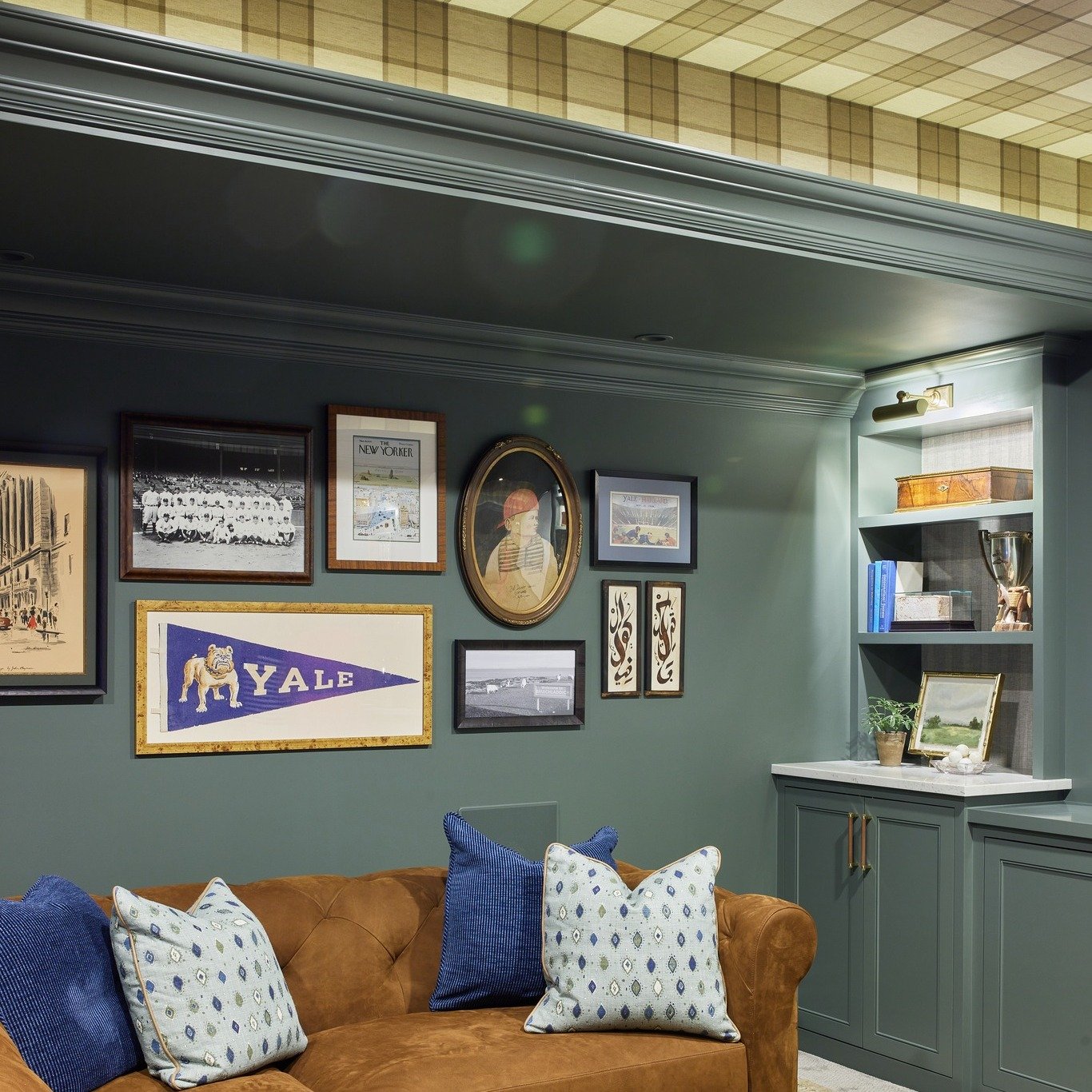 Custom cabinetry and millwork is worth its weight in gold... it adds function to space that otherwise would be under utilized. (Side note: it is also a personal requirement to make it colorful 😉) 

📸 @juliadags