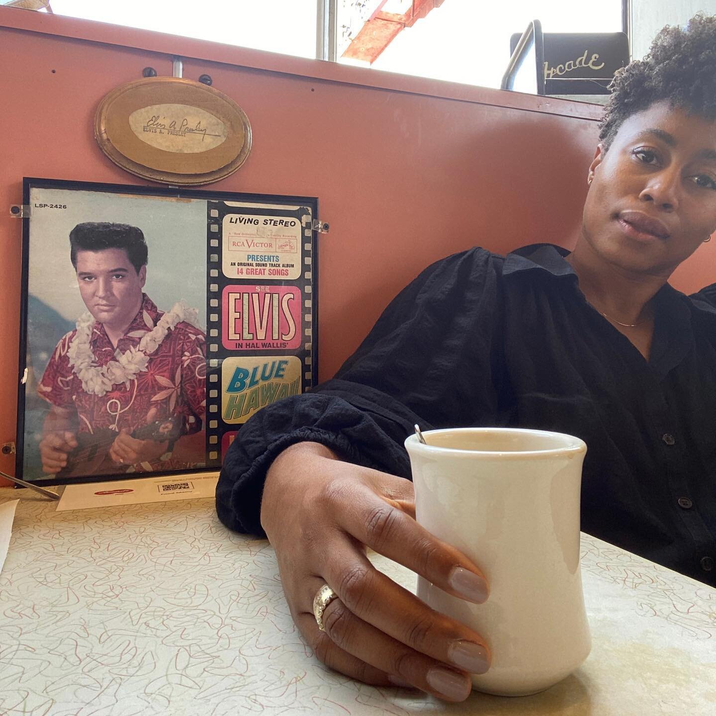 I had breakfast with Elvis

Elvis used to sit in this booth with his back to the diner so he could look at himself in the mirror. 🪞🕺🏻