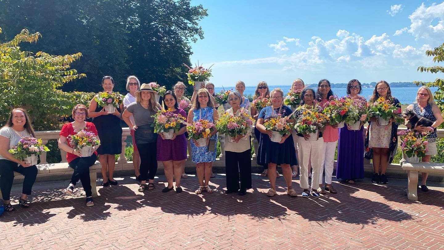 A beautiful afternoon floral workshop with these real American heroes @wwp #woundedwarriorproject @blithewold_mansion 

To get involved, donate or learn more about @wwp visit www.woundedwarriorproject.org/mission
#floraldesign @christinaflowerco #flo