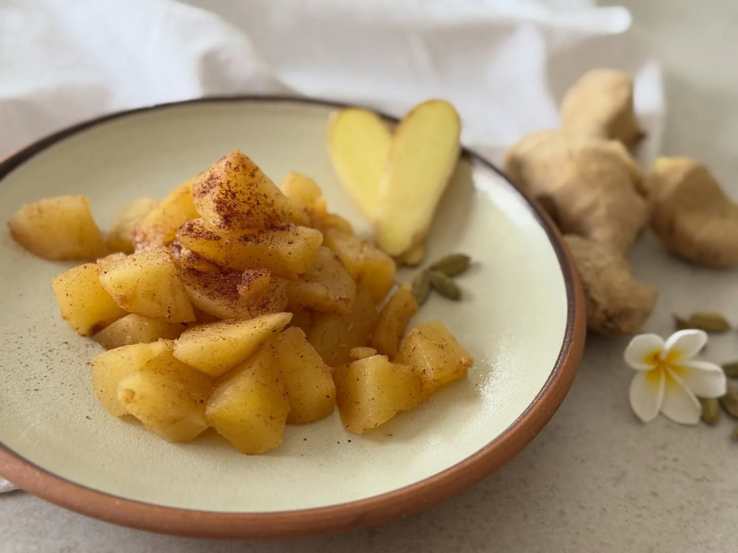 The simplest pre-breakfast ritual: warm apples, sweet spices, and a kitchen that smells like the cosiest bakery🫚 

#ayurvediccooking #postpartumstaple #postpartumrecipes