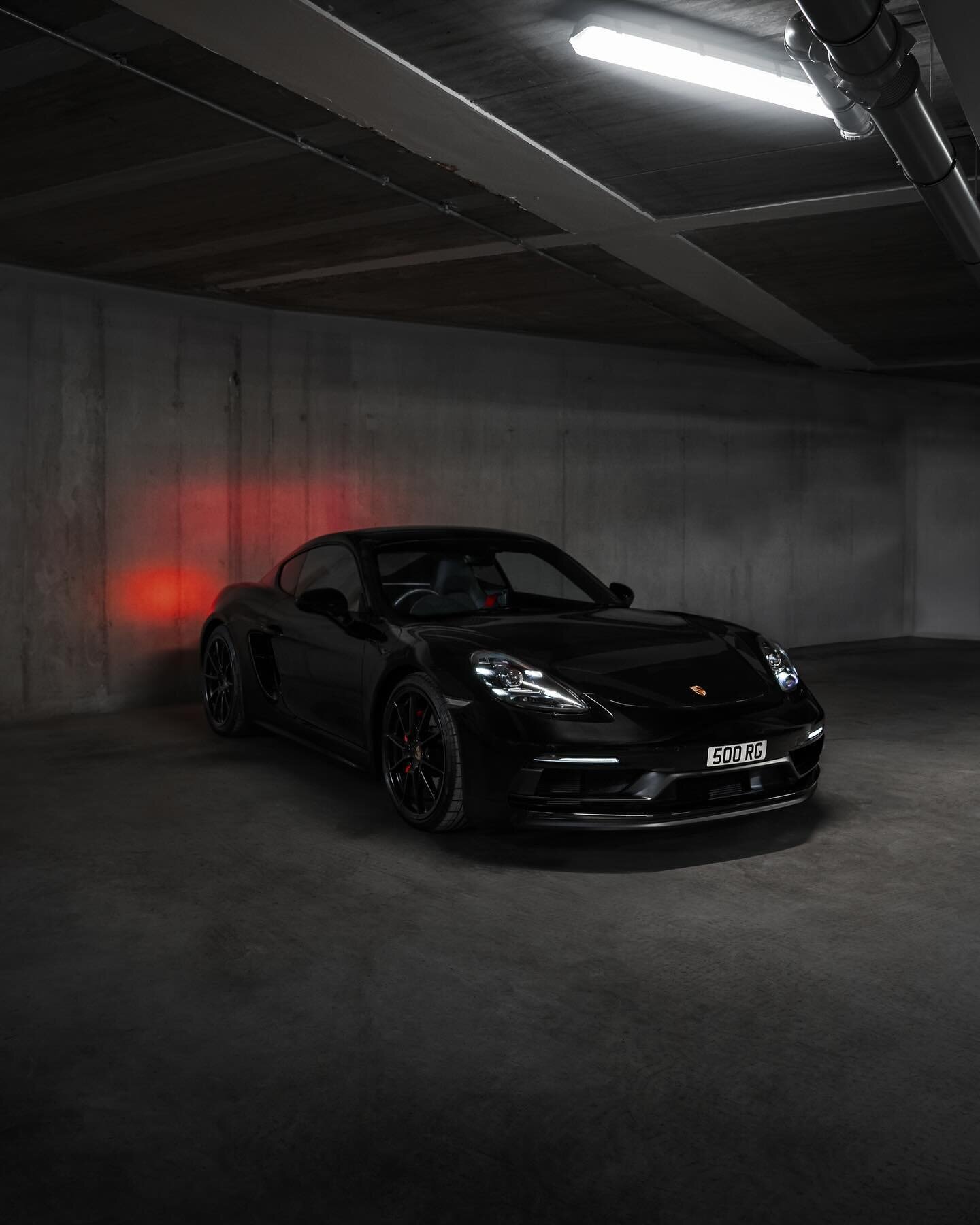 A recent shoot with this blacked out @porsche 718 GTS

Really enjoyed trying my hand at some light painting, although probably not the best to try on a black car to begin with. 

Really happy with how these came out - next time, light painting outdoo