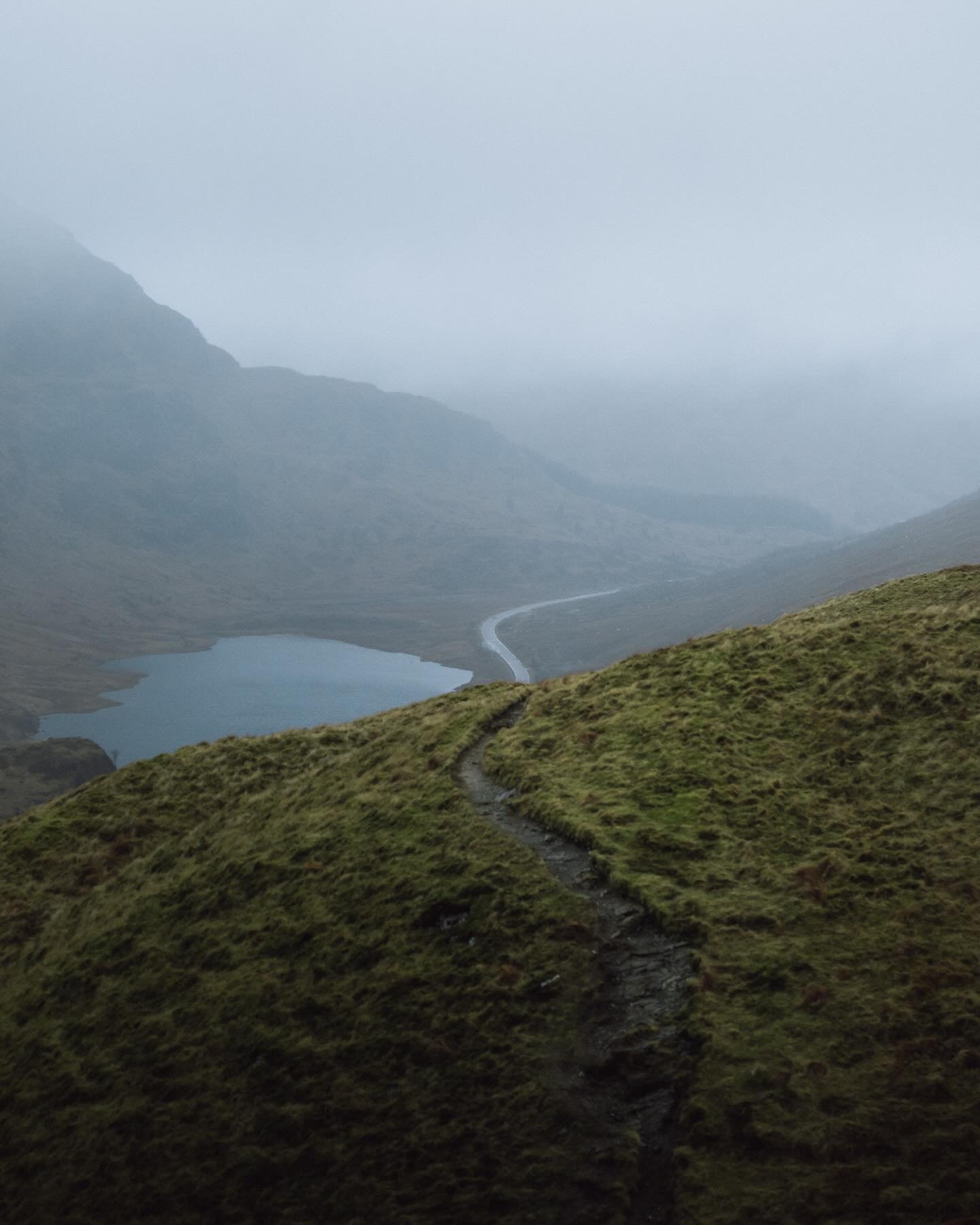 Moody days on the Scottish hills.  Excited to have a few more days on the hills soon. Those light evenings are the best! 

#arrochar #arrocharalps #scotland #moodyscotland #scotlandiscalling #munrobagging #hiking #oex #gooutdoors #thisisscotland #sim