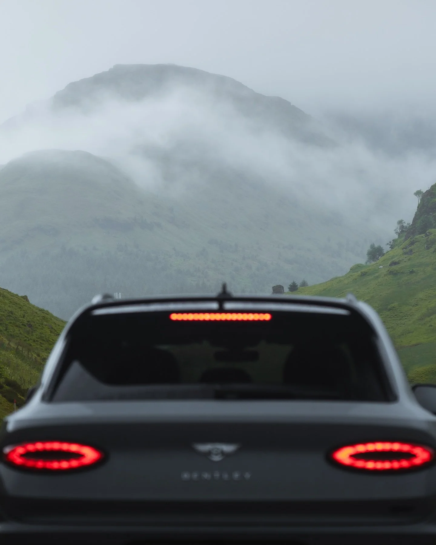 Chasing some Scottish mountain roads with the @bentleymotors Bentayga Hybrid S from @bentleyglasgow 

#bentley #bentleymotors #bentleybentayga #bentayga #bentaygahybrid #automotivephotography #autophotoawards #iap_awards #bentleynewsroom #scotland #s