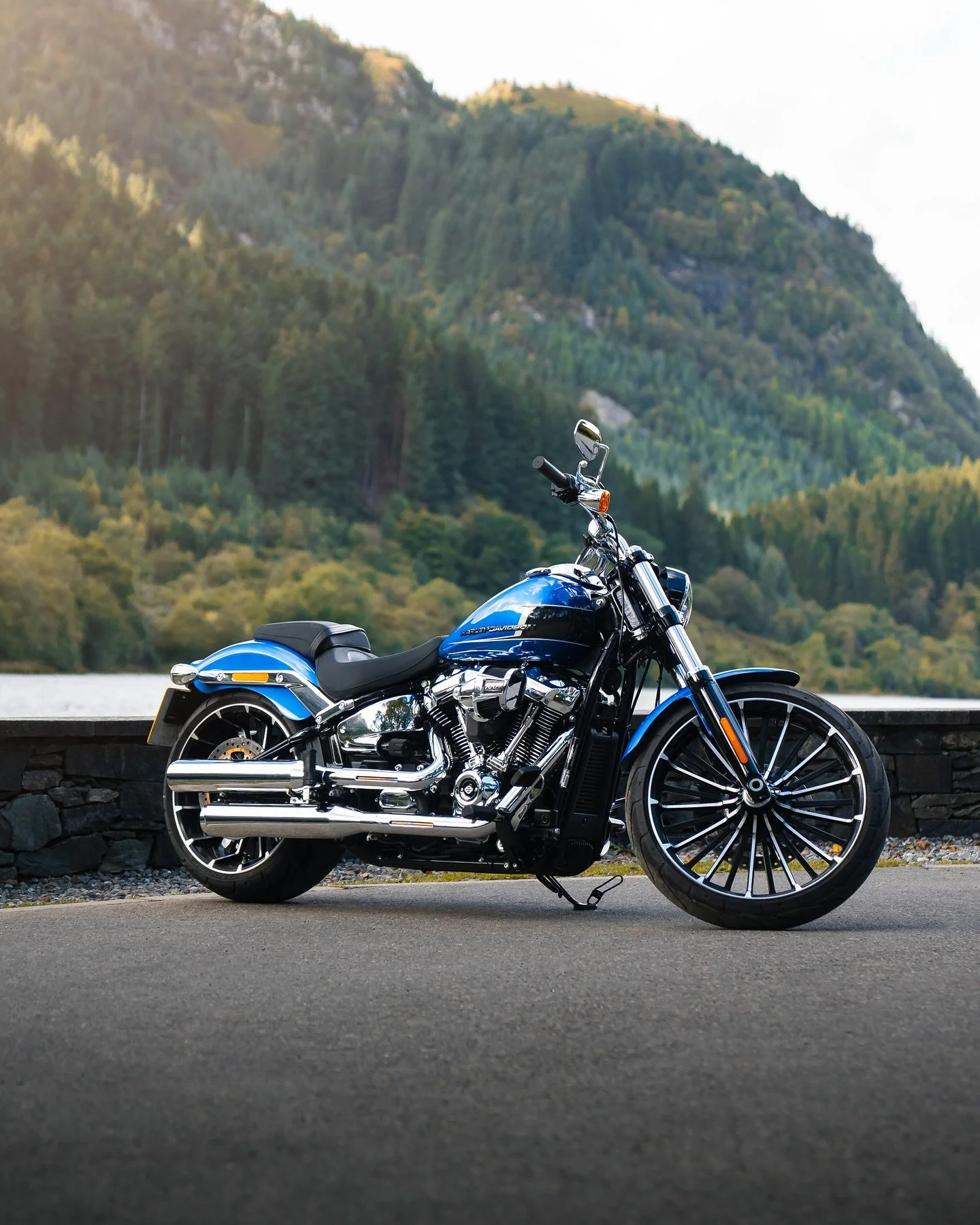 What a head turner!  Earlier this year I got the chance to ride this epic @harleydavidson_uk Breakout around Scotland for a week. 

Sadly it looks like the biking season is well and truly over though with the last week barely coming above 0 degrees a