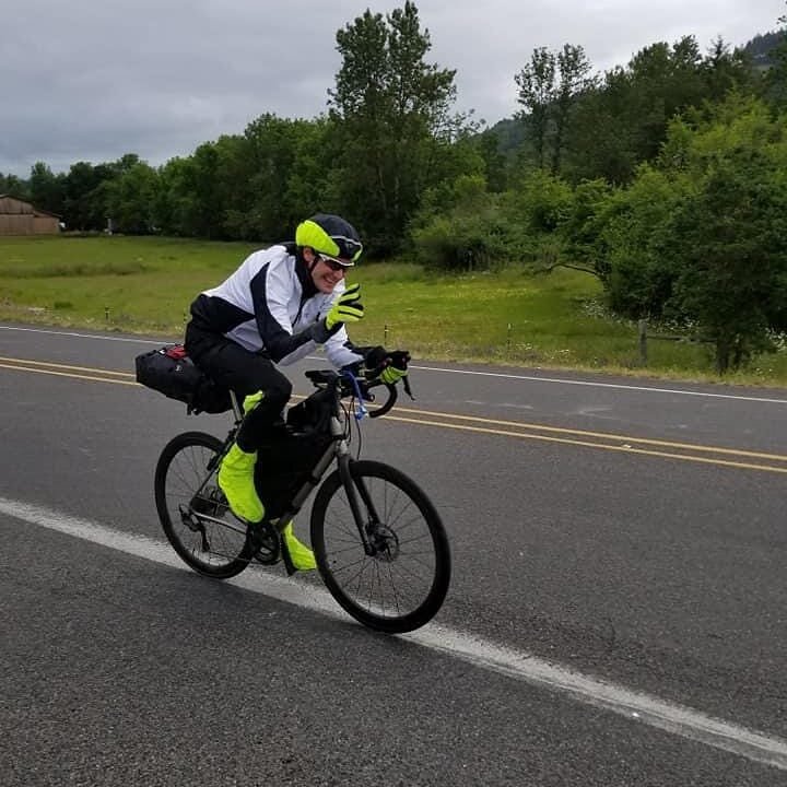 A big shout out to my dear friend Mike Robison is participating in his 4th @transambikerace in 5 years. Over 4000mi in 20something days averaging around 200mi per day. Just incredible. #bicycle #ridetolive #livetoride