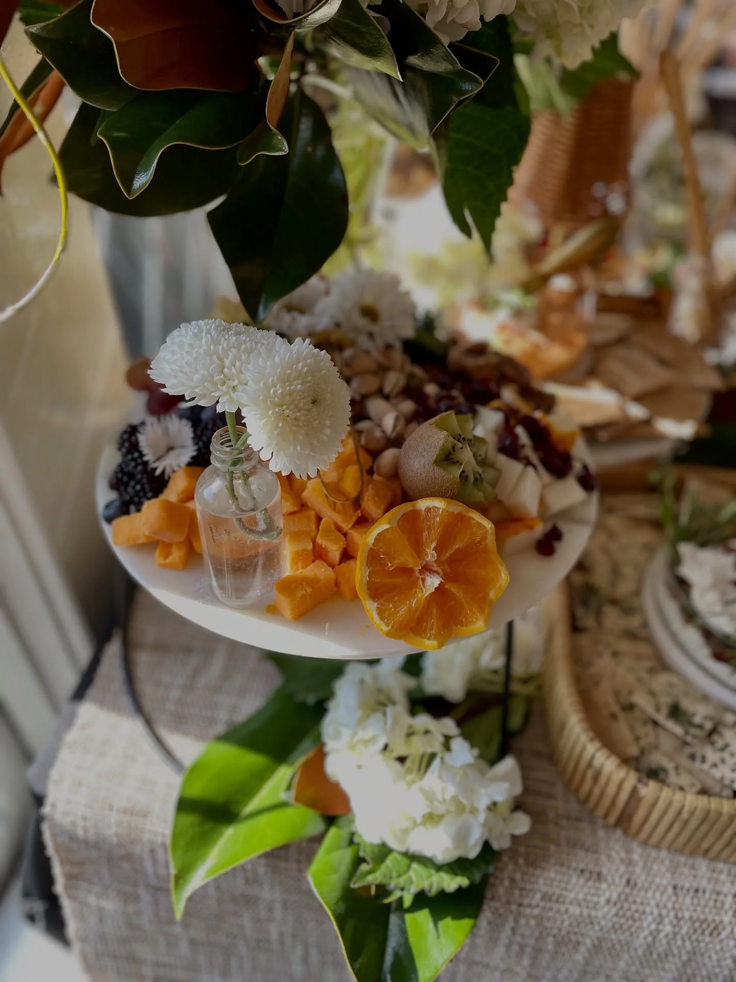 There&rsquo;s something magical about the moment a Chi-Cuterie grazing table is unveiled 🍇🍎🥖🧀

The room gets quiet for a second&hellip;everyone just stops, stares, and then smiles.

It&rsquo;s the color, the texture, the artistry of it all 👩🏻&z