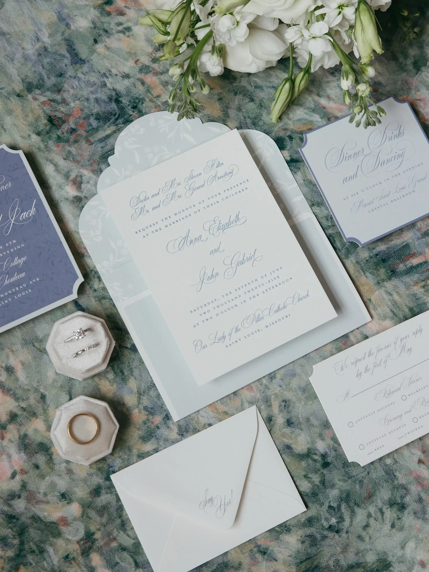 A beautiful day for a classic Saint Louis wedding! Our very own, Anna, married the love of her life in June! Needless to say, we are obsessed over the details 💗 beautifully photographed by @abbyrosephoto_