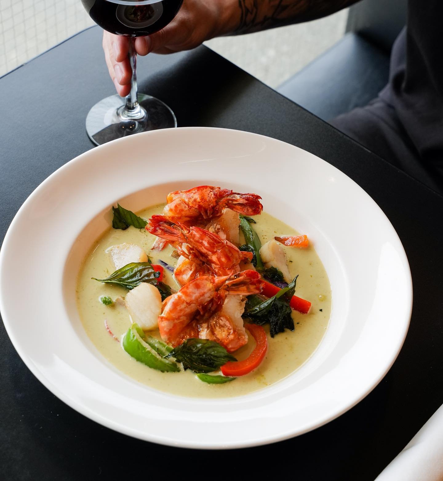 June special alert! ✨🌿 Get ready, something delicious is coming your way! This month, we&rsquo;re serving up a Green Curry like no other&hellip; featuring jumbo prawns and scallops. 🦐

Keep an eye out&mdash;it&rsquo;s landing soon at Chada Thai!
 #