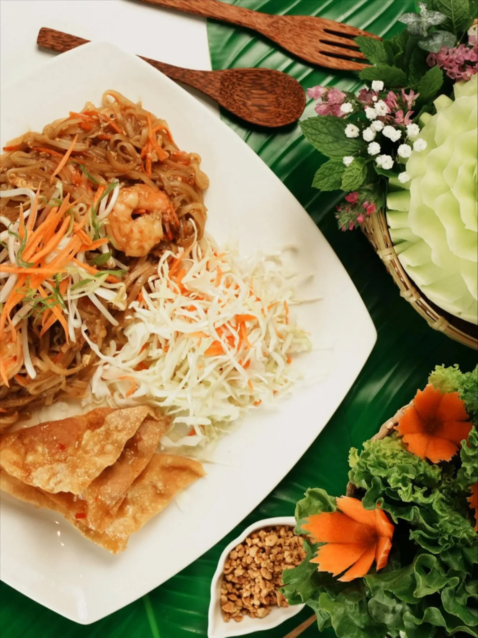 Pad Thai perfection at Chada Thai! Craving something bold, flavourful, and made with love? Our house-made Pad Thai is a crowd favourite for a reason. 💛

🍜 Stir-fried rice noodles 🥚 Egg (or tofu for our plant-based friends!) 🌱 Green onions, bean s