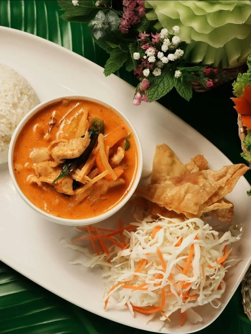 Craving something bold, fragrant, and utterly satisfying? Join us at Chada Thai Fine Cuisine, where every dish is crafted with fresh ingredients (no preservatives!) and a genuine love for Thai flavour. 🇹🇭 Led by Chef Praiwan Sueatong, whose experie