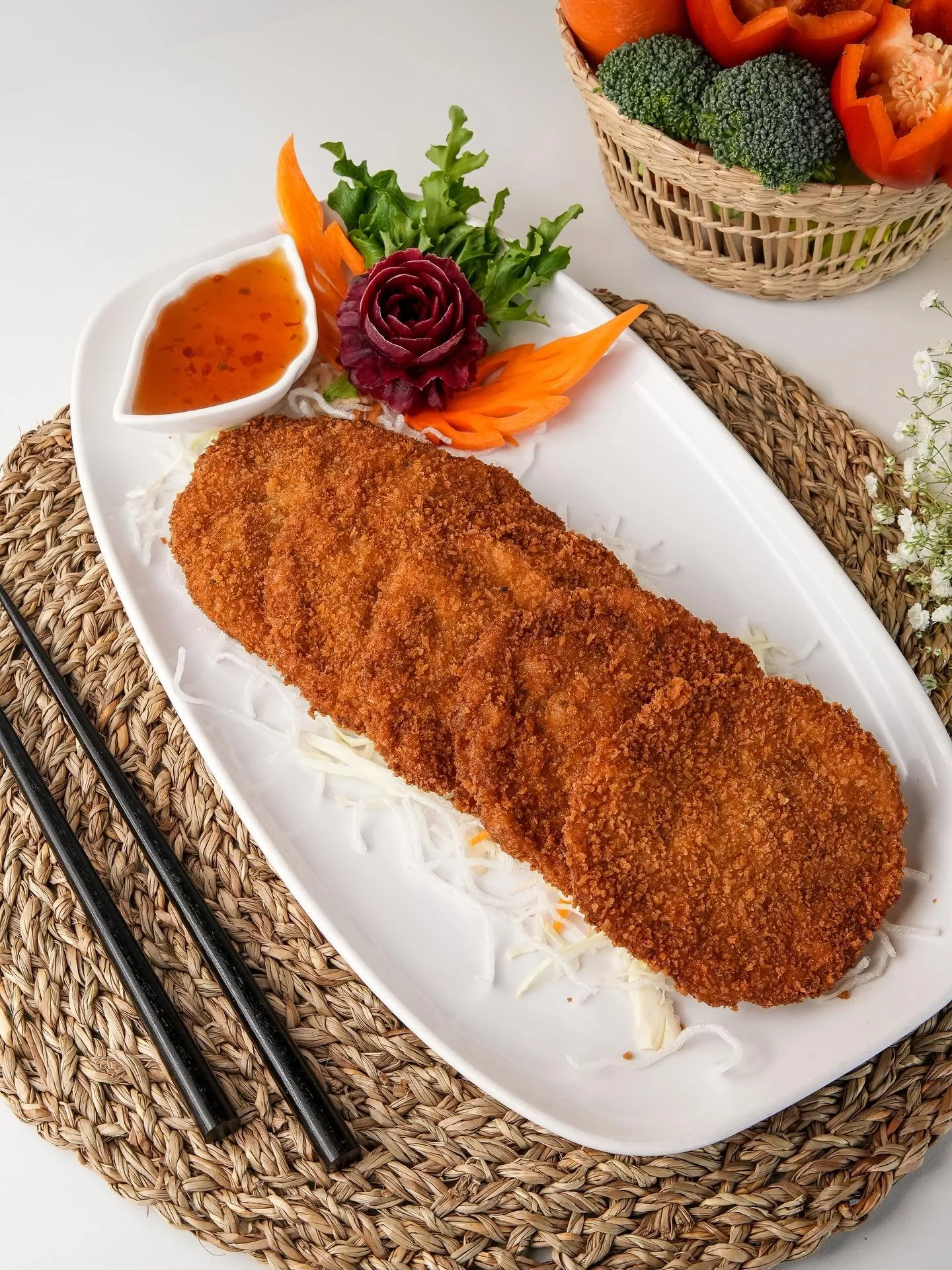 Craving something CRUNCHY? If crispy, golden bites are your love language, our Shrimp Cakes are calling your name! 😍🦐 These deep-fried shrimp cakes are mixed with fragrant spices, coated in light, crispy breadcrumbs, and fried to perfection. Every 