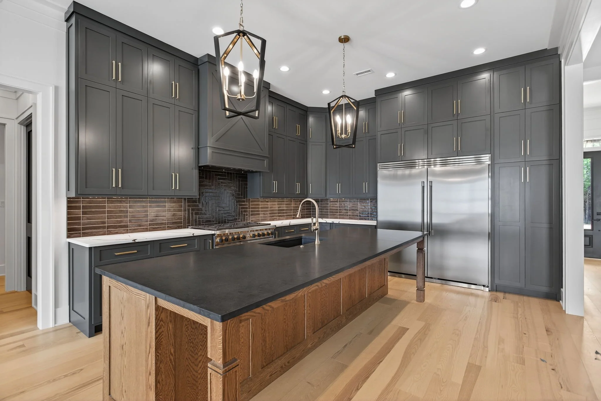 12-web-or-mls-1311-lawnes-neck-dr.jpg