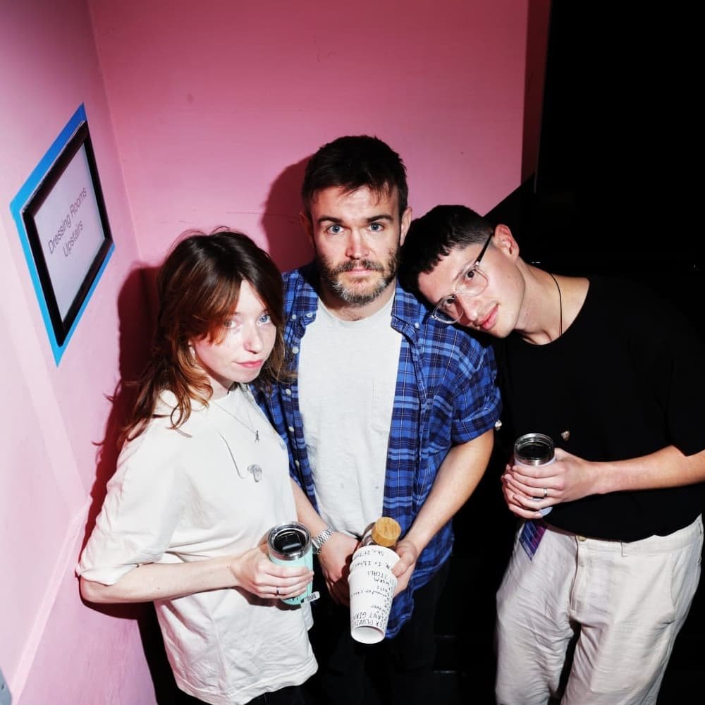 Can't believe it's our last show with @loscampesinos tonight, it has been a blast with a wonderful group of people, a massive thank you to the band for having us and everyone who has worked to make this tour so incredible and welcoming for us

We are