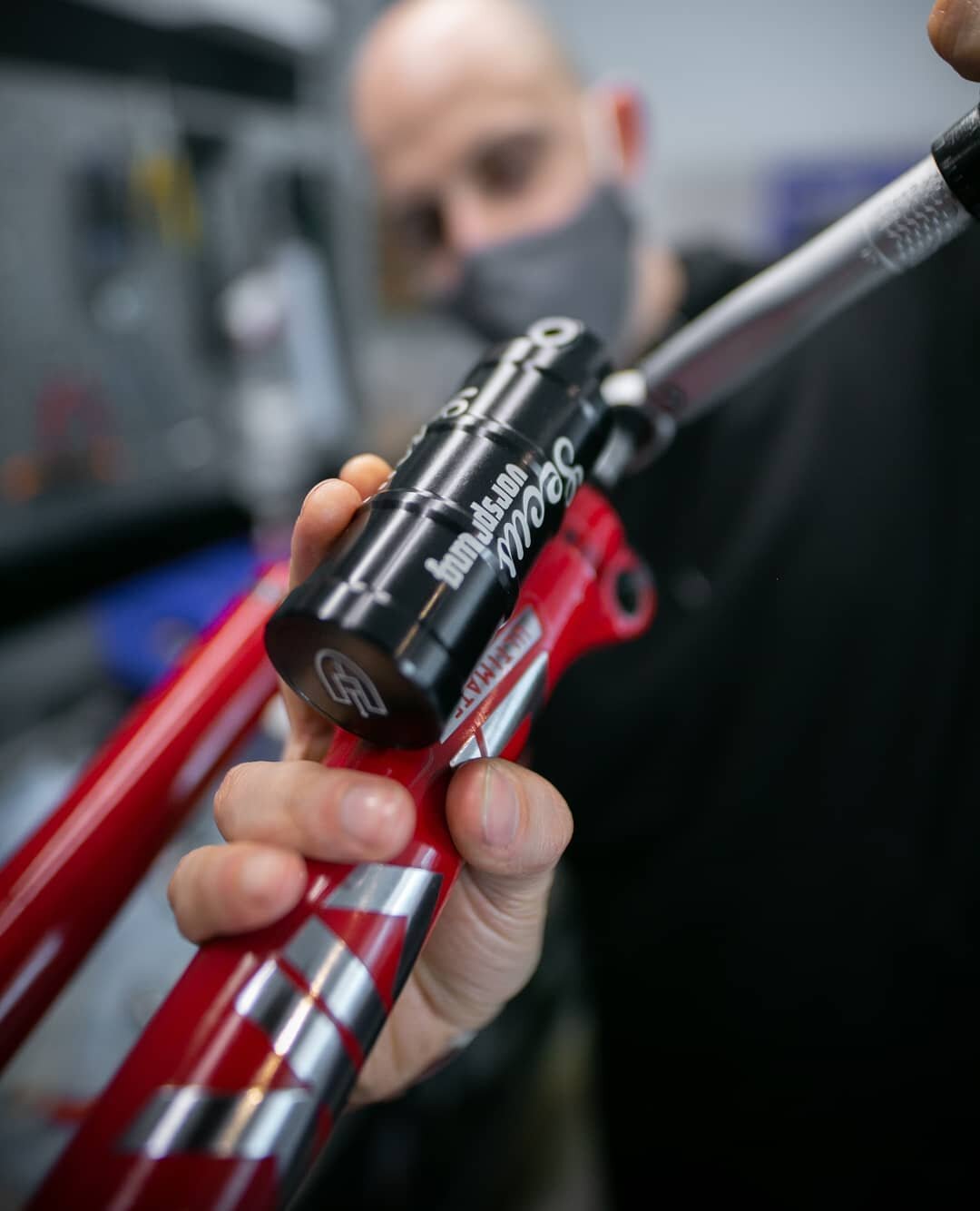 Treat yourself to a supple and supportive fork with a @vorsprungsuspension Secus upgrade. Free install with your service (just cover product cost) ... Get it while there's still a handful in stock!
.
.
. Photo:@robperry__