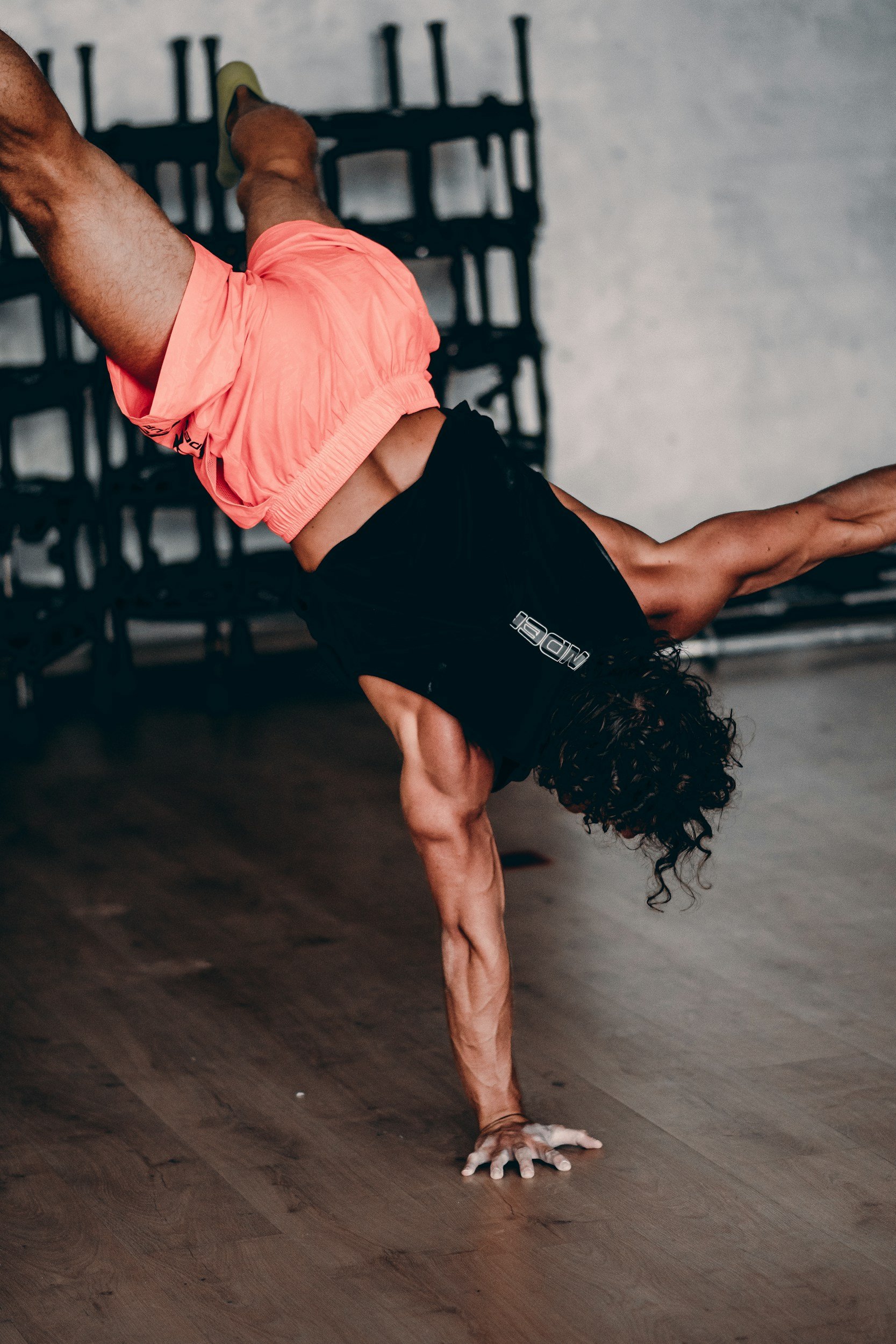 Why Advanced Calisthenics Builds a Shredded Physique