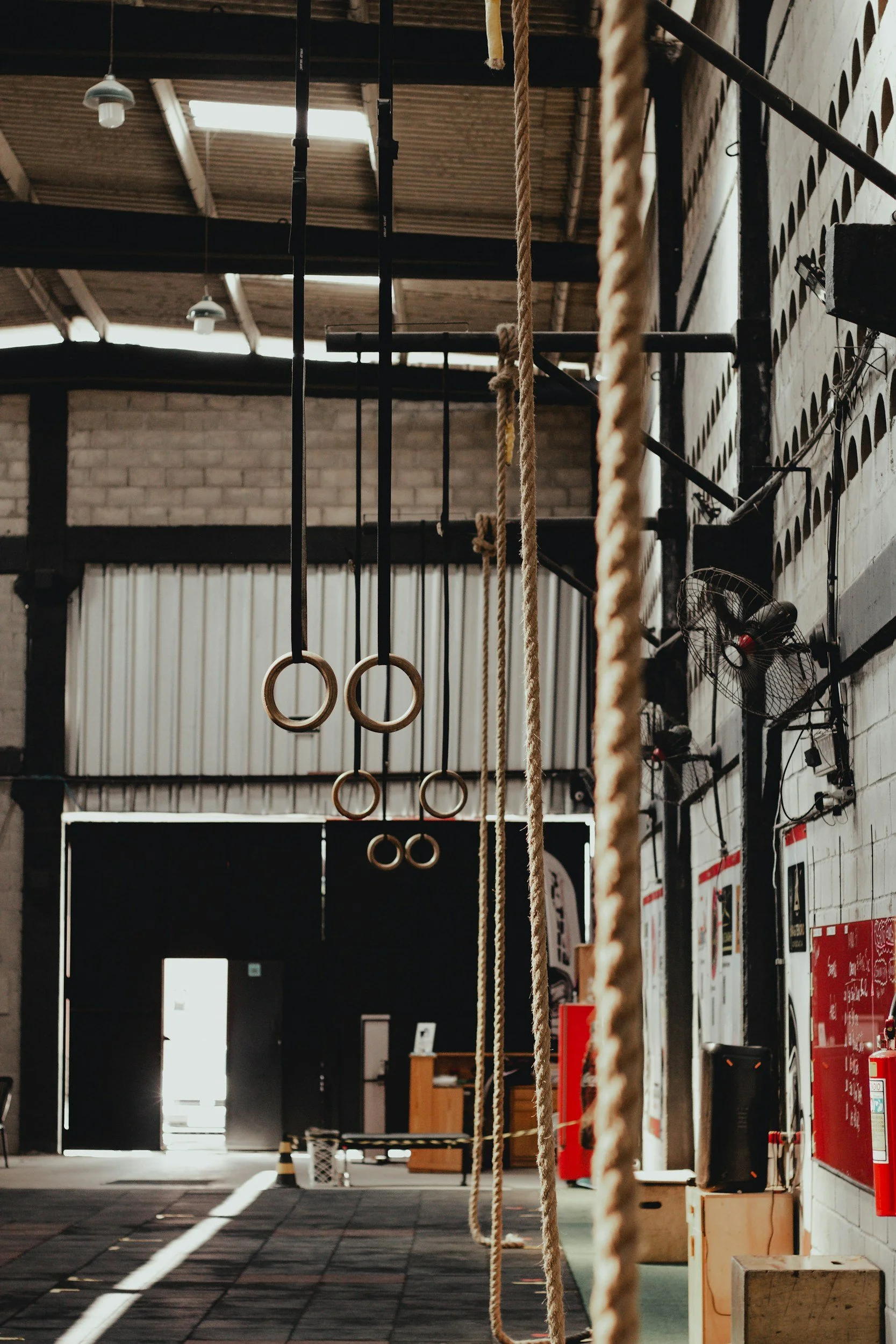 What Are the Benefits of Bodyweight Training Compared to Weightlifting?